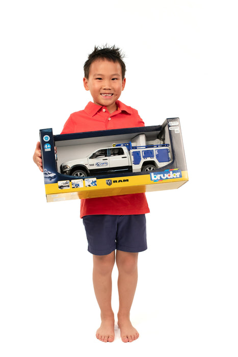 https://cdn.shopify.com/s/files/1/0441/2971/4331/files/02509InBoxSebastian-6F1A2505.jpg?v=1730920768