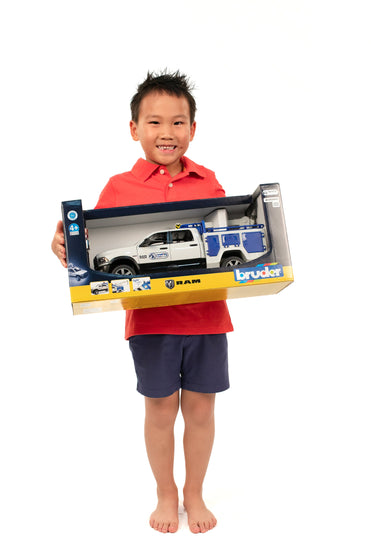 https://cdn.shopify.com/s/files/1/0441/2971/4331/files/02509InBoxSebastian-6F1A2505.jpg?v=1730920768