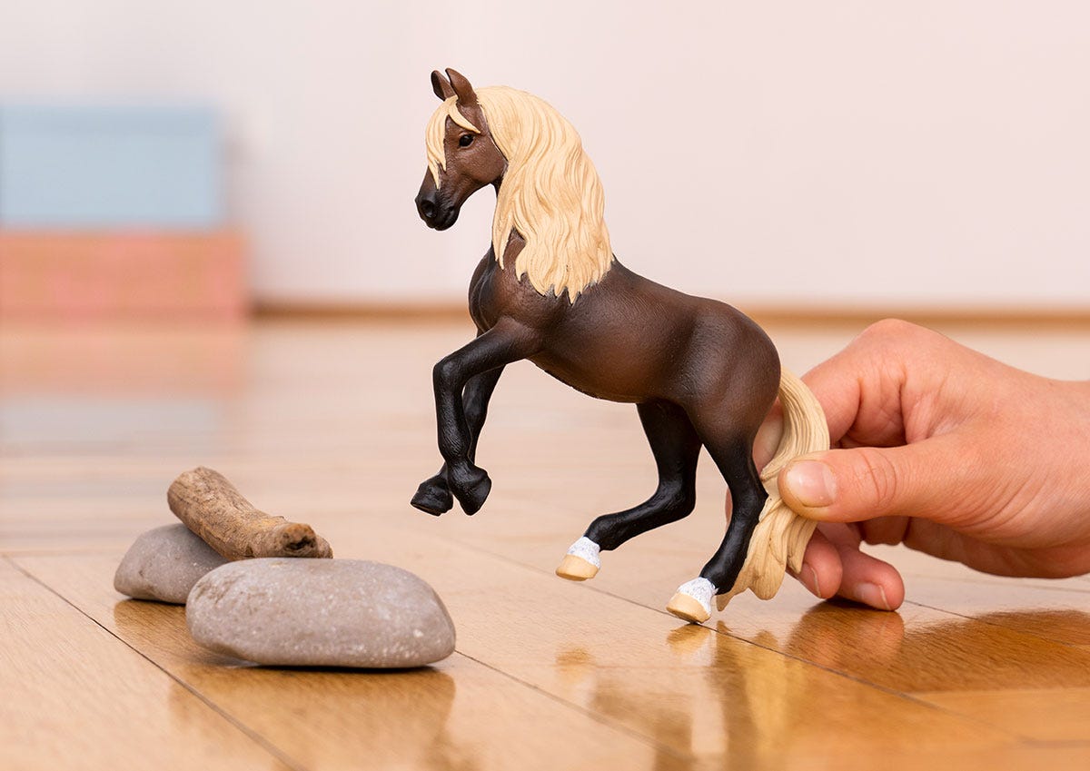 https://cdn.shopify.com/s/files/1/0761/9818/3222/files/13952_HC_PeruvianPasoStallion_cropped_quer_RGB_f9792961-8bca-4ef7-bff6-a459a7448fe2.jpg?v=1719920712