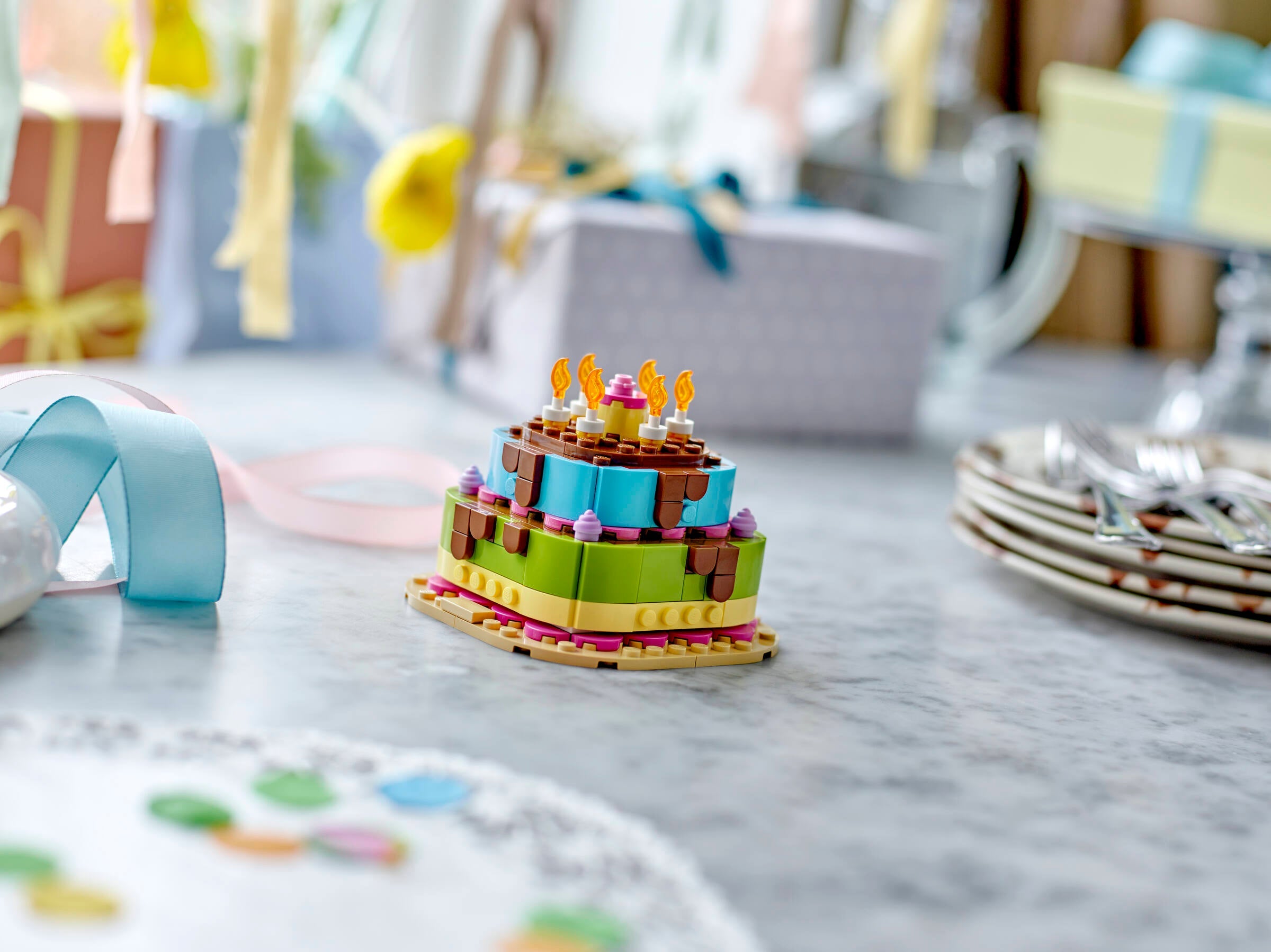 https://www.lego.com/cdn/cs/set/assets/blt2976f31b4cf3a961/40815_Lifestyle_envr_en-gb.jpg