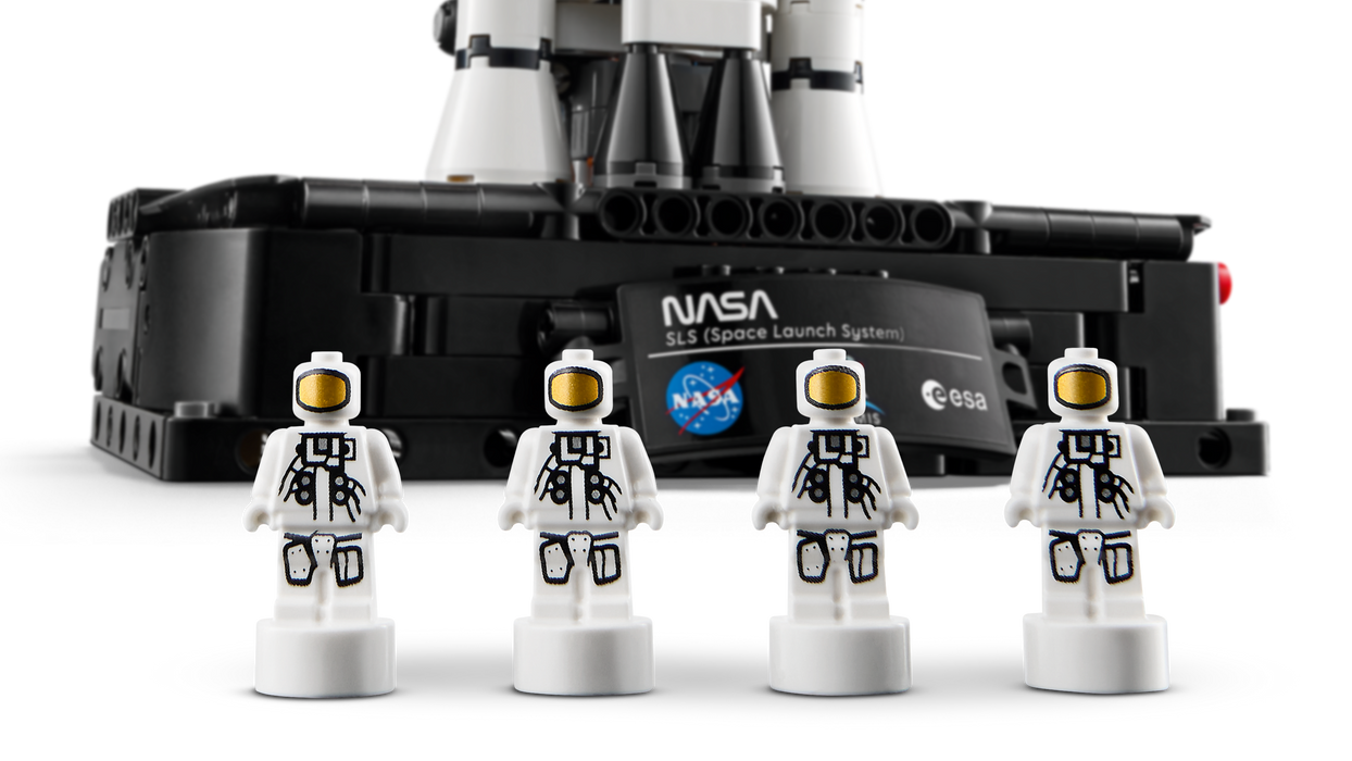 https://www.lego.com/cdn/cs/set/assets/bltc2e70af108a2dc41/42221_WEB_SEC07_NOBG_en-gb.png