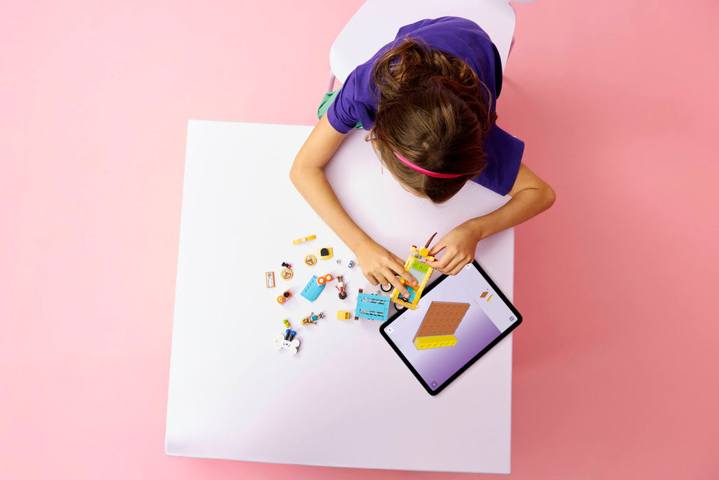 https://www.lego.com/cdn/cs/set/assets/blt5ec16b91f6233275/42678_Lifestyle_Build_en-gb.jpg