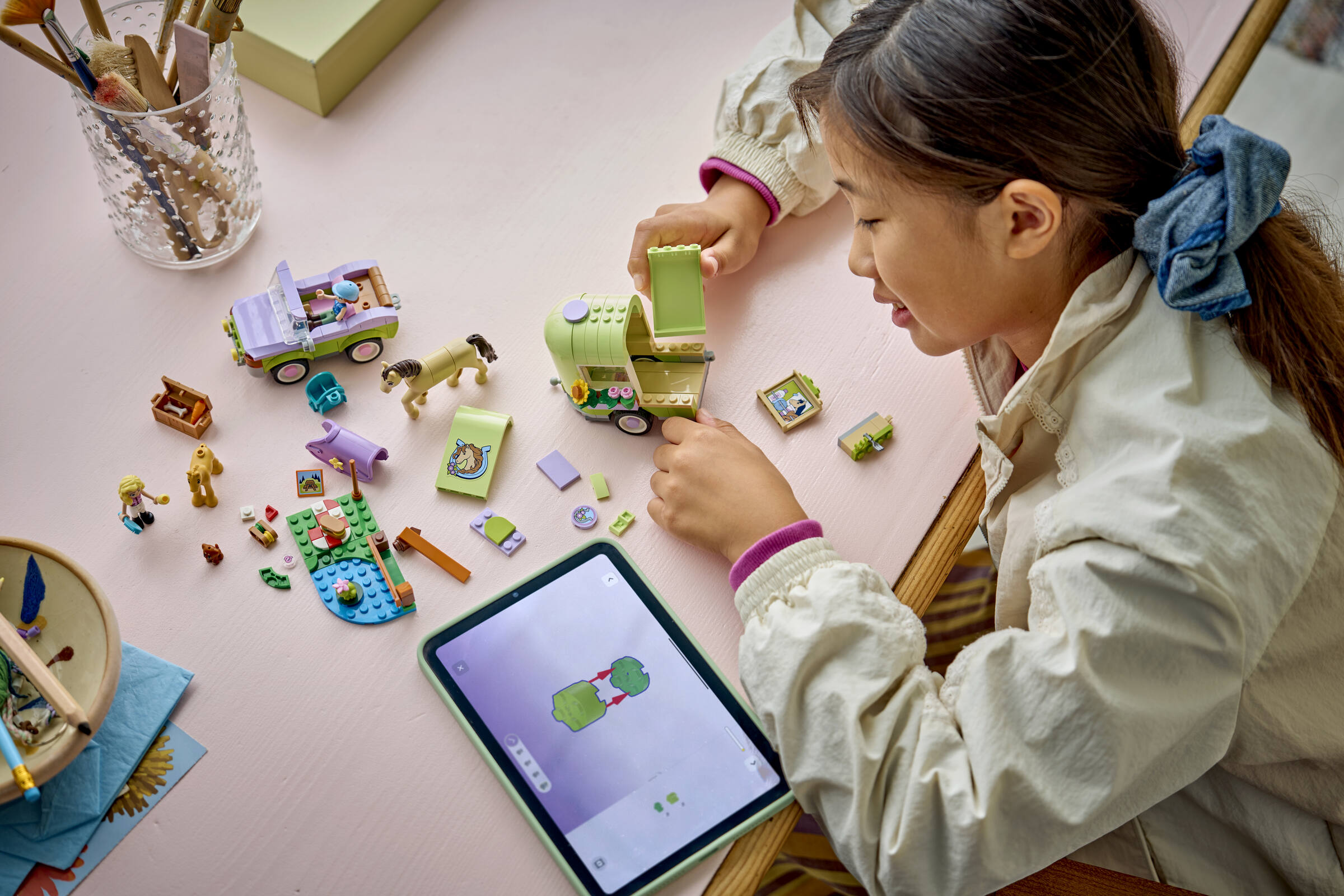 https://www.lego.com/cdn/cs/set/assets/bltf4594069d331ab33/42695_Lifestyle_build_en-gb.jpg