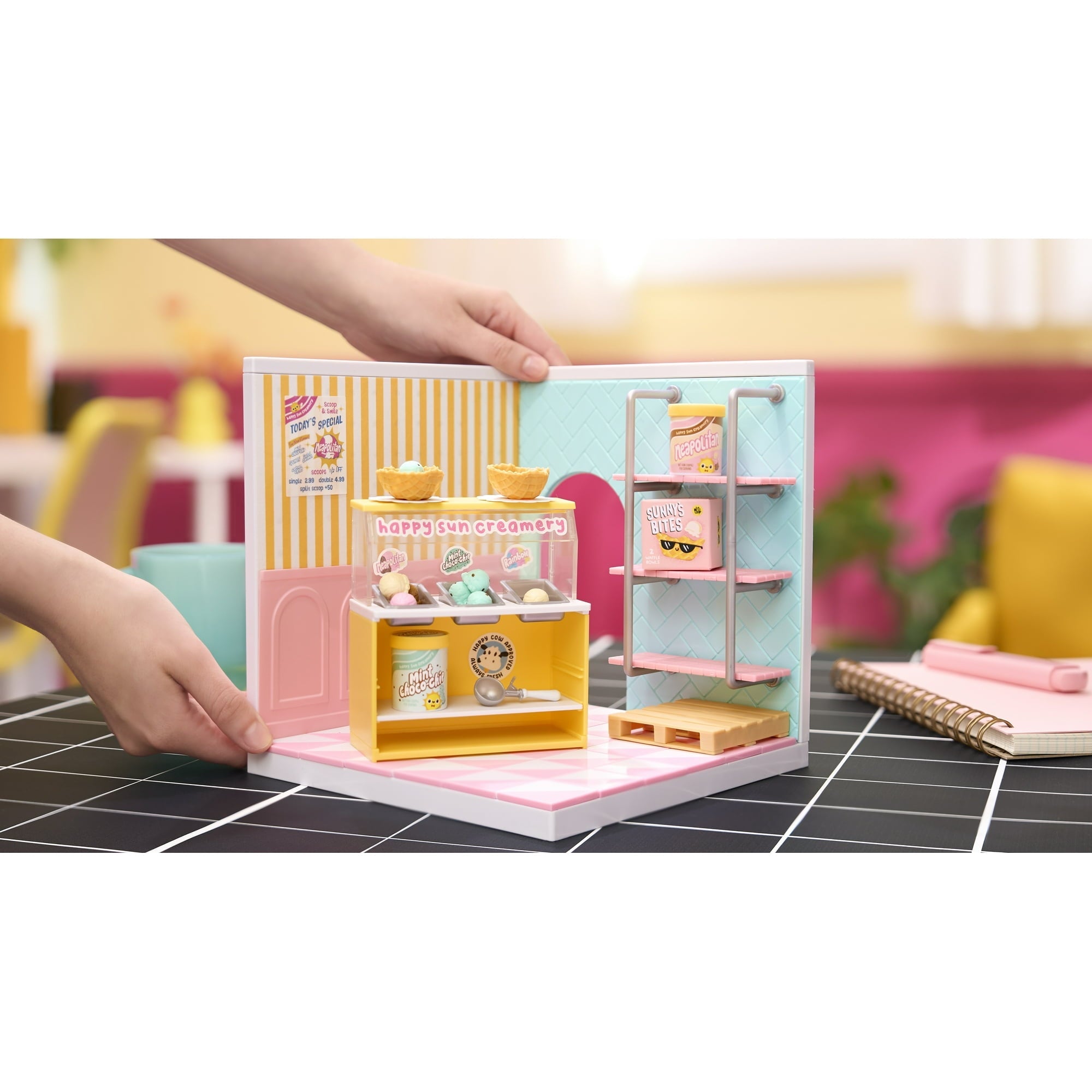 MGA Miniverse Make It Mini Spaces Starter Room