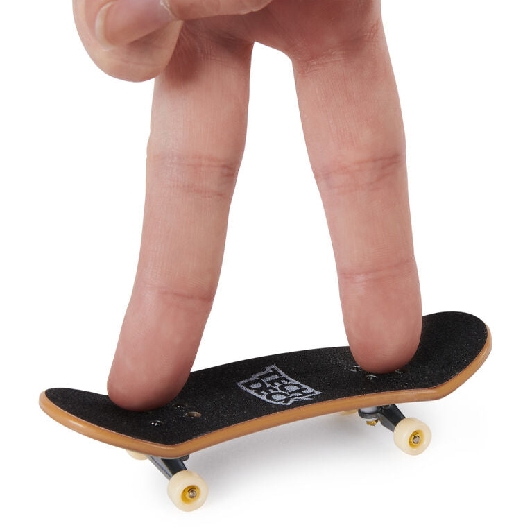 https://www.toysrus.ca/dw/image/v2/BDFX_PRD/on/demandware.static/-/Sites-toys-master-catalog/default/dw2971cc39/images/74C97B4A_5.jpg?sw=767&sh=767&sm=fit
