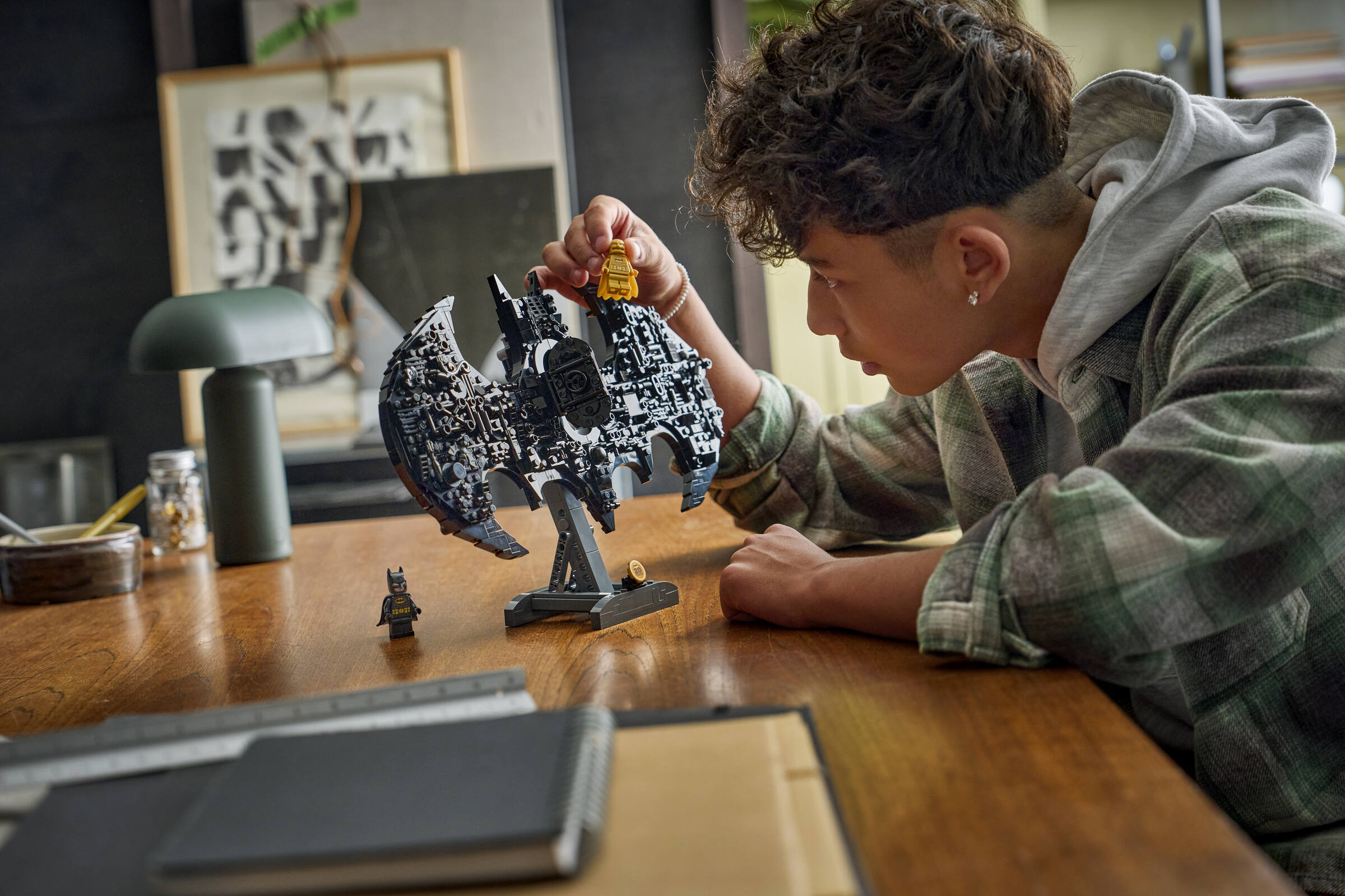 https://www.lego.com/cdn/cs/set/assets/blt561f120cd93fd4dc/76330_Lifestyle_cons_en-gb.jpg