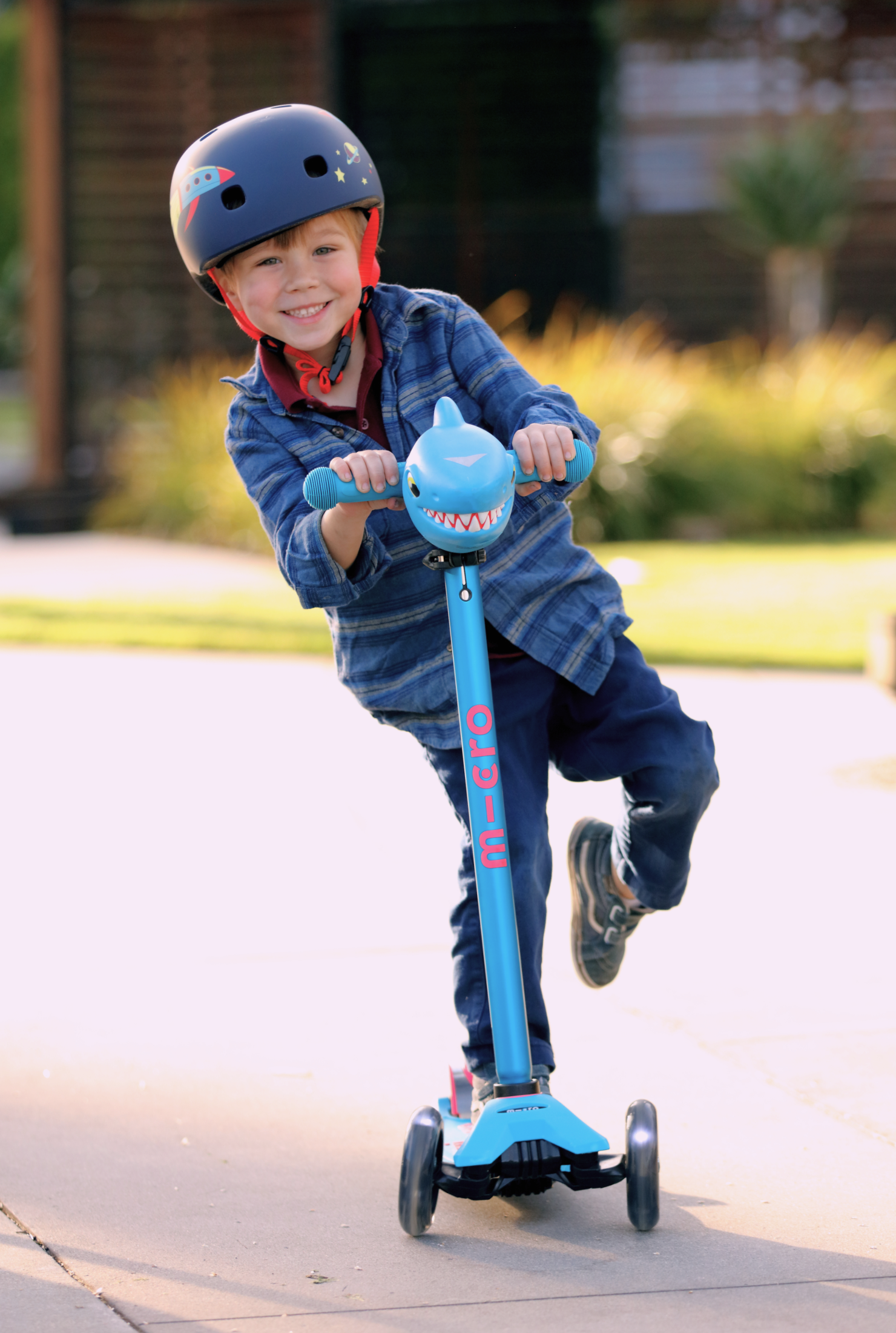 Micro Maxi LED Scooter: Light-Up Wheels, Adjustable Handlebar, Grows with Kids