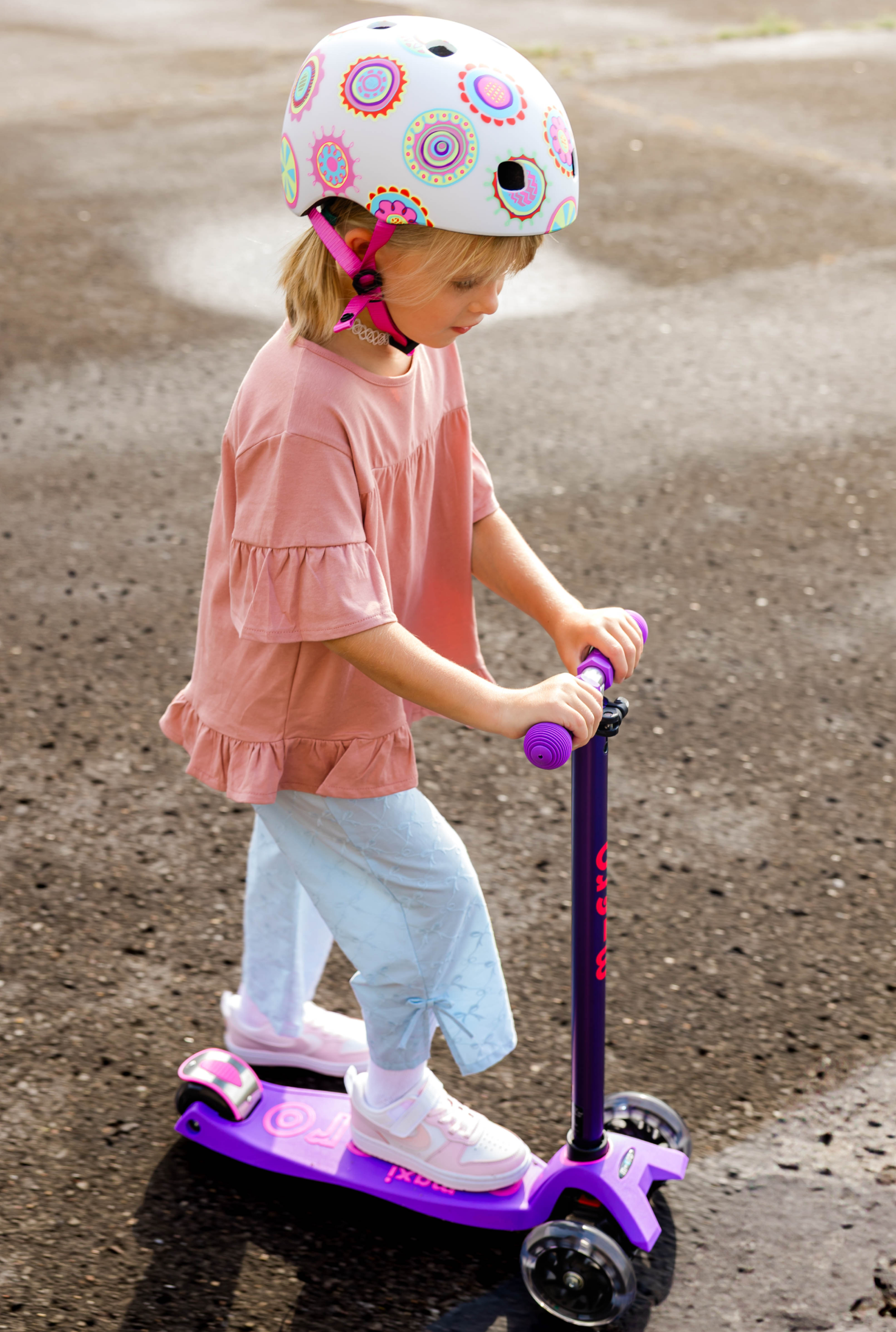 Micro Maxi LED Scooter: Light-Up Wheels, Adjustable Handlebar, Grows with Kids