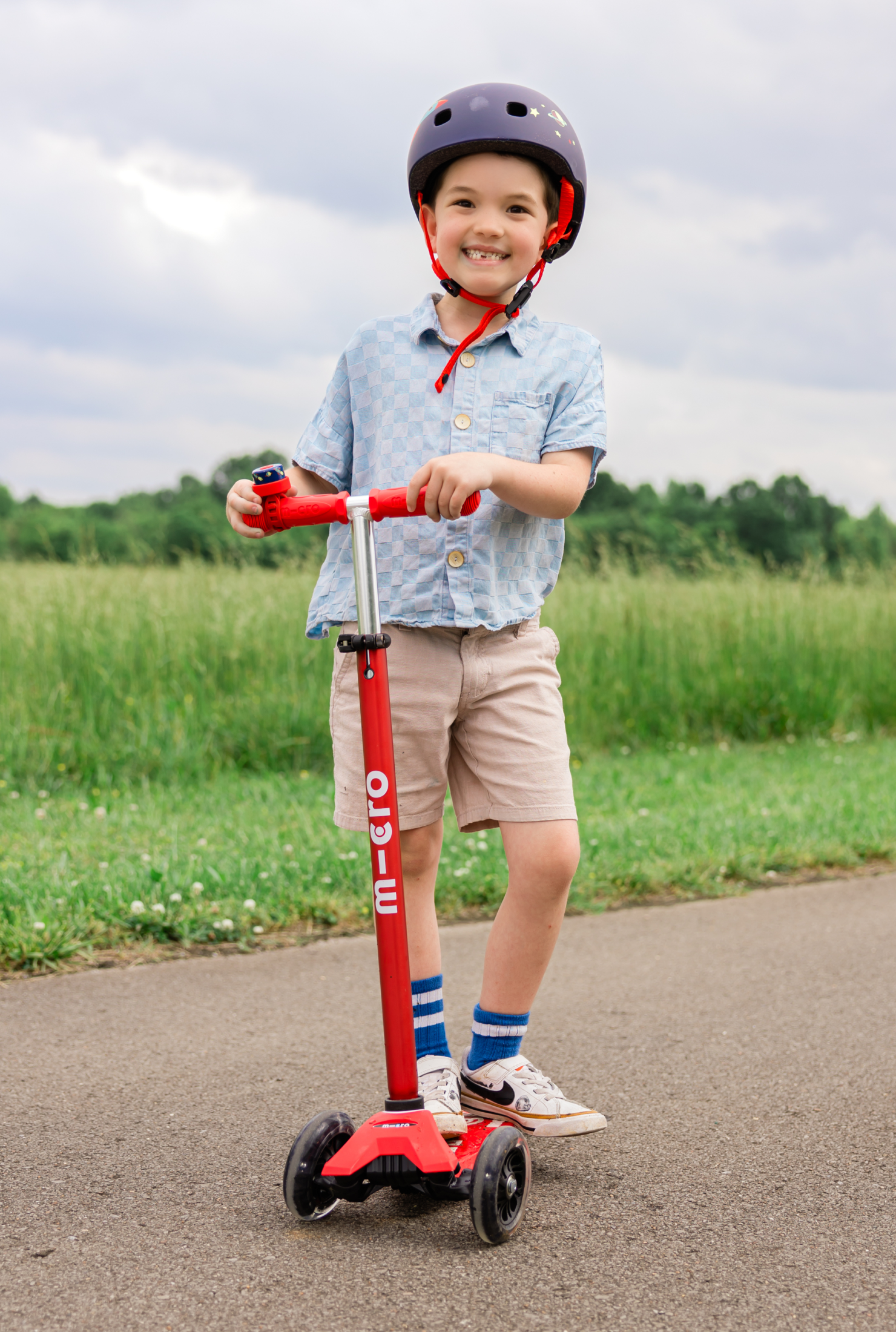 Micro Maxi LED Scooter: Light-Up Wheels, Adjustable Handlebar, Grows with Kids