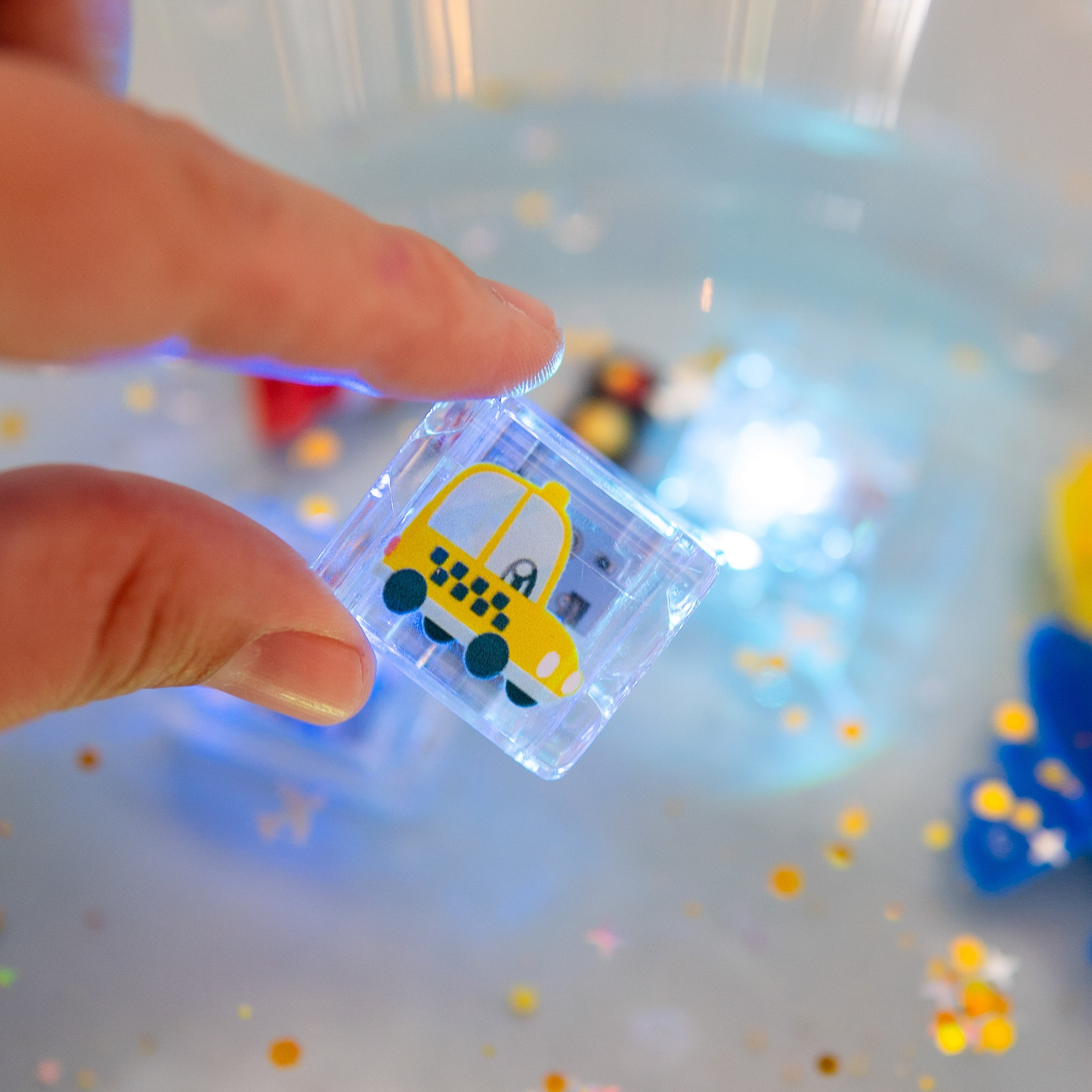 Glo Pals Auto Light-Up Cubes 6-Pack Water Activated Sensory Toy