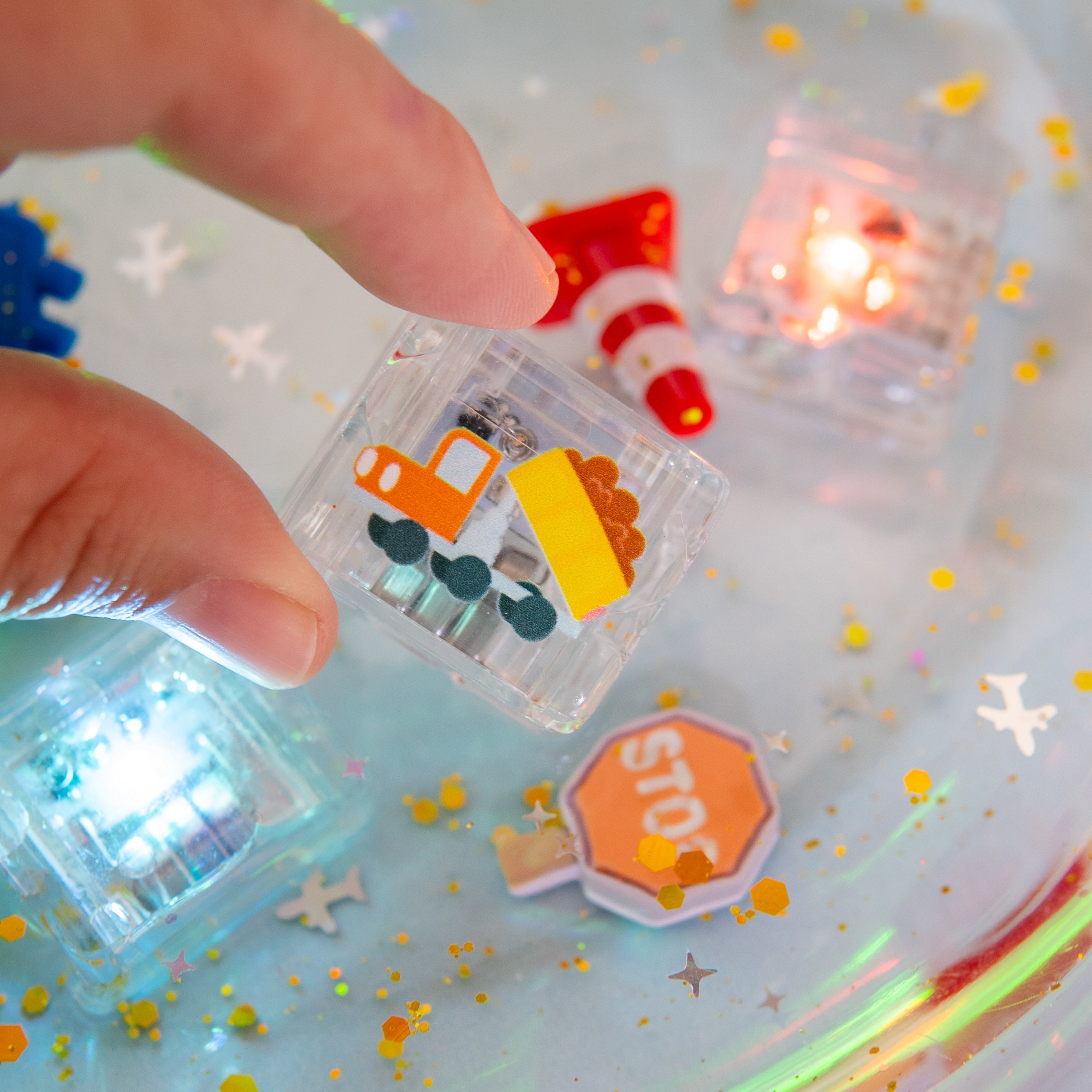 Glo Pals Auto Light-Up Cubes 6-Pack Water Activated Sensory Toy