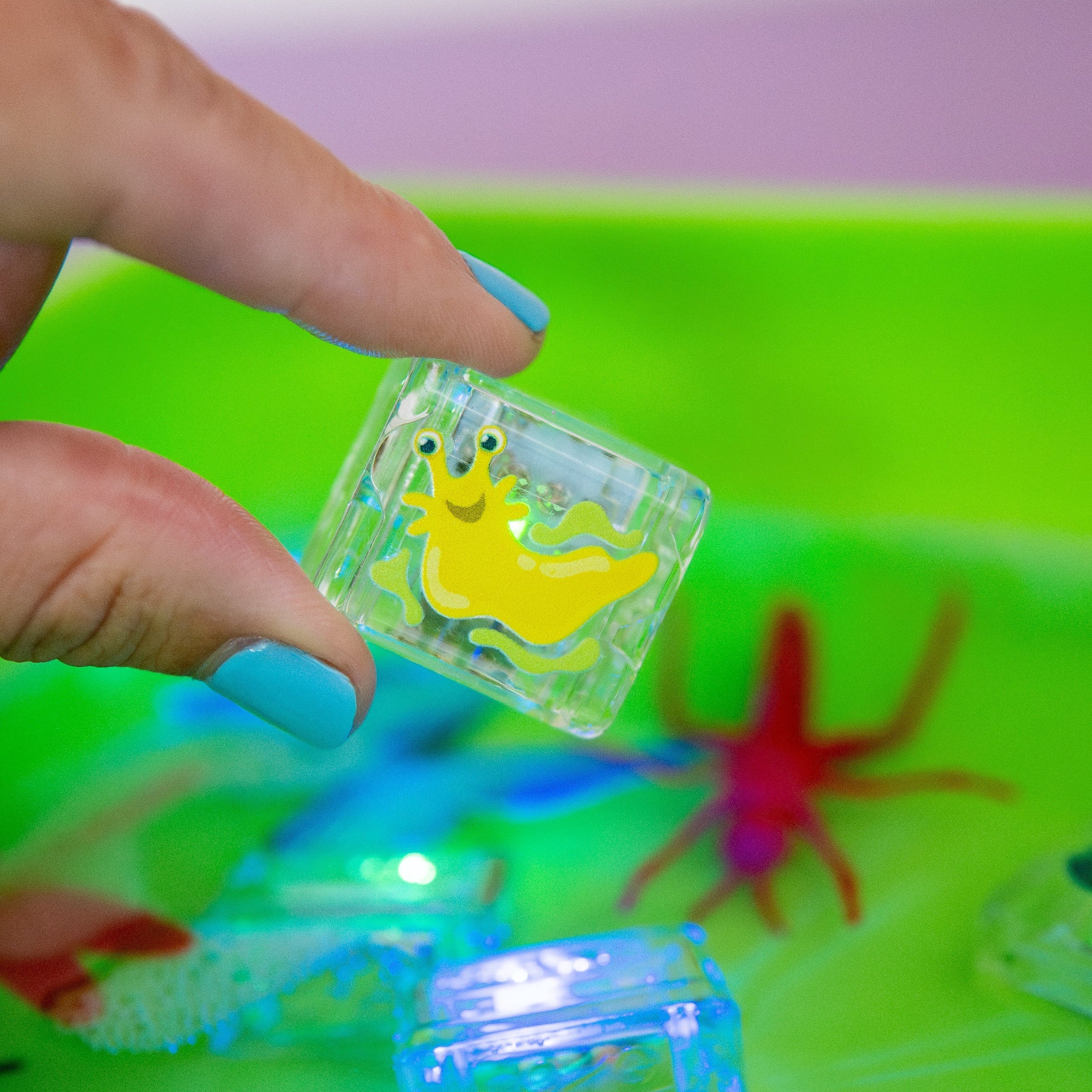 Glo Pals Insects Light-Up Cubes 6-Pack Sensory Bath Toys