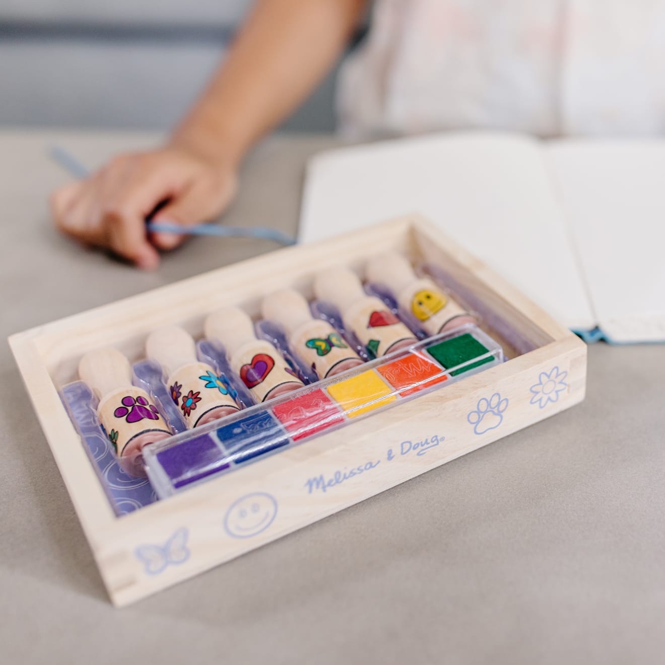 https://cdn.shopify.com/s/files/1/0550/8487/5830/products/Happy-Handle-Stamp-Set-002407-1-Kid-Lifestyle_9d94877e-475e-463c-9340-897ad3317207.jpg?v=1664912336