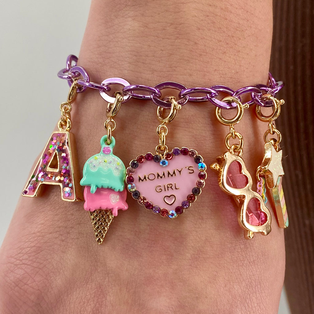 https://cdn.shopify.com/s/files/1/2335/7491/files/Mommys-Girl-Bracelet_1080x_f15cca73-4bae-423f-8585-092e3e336782.jpg?v=1709159577