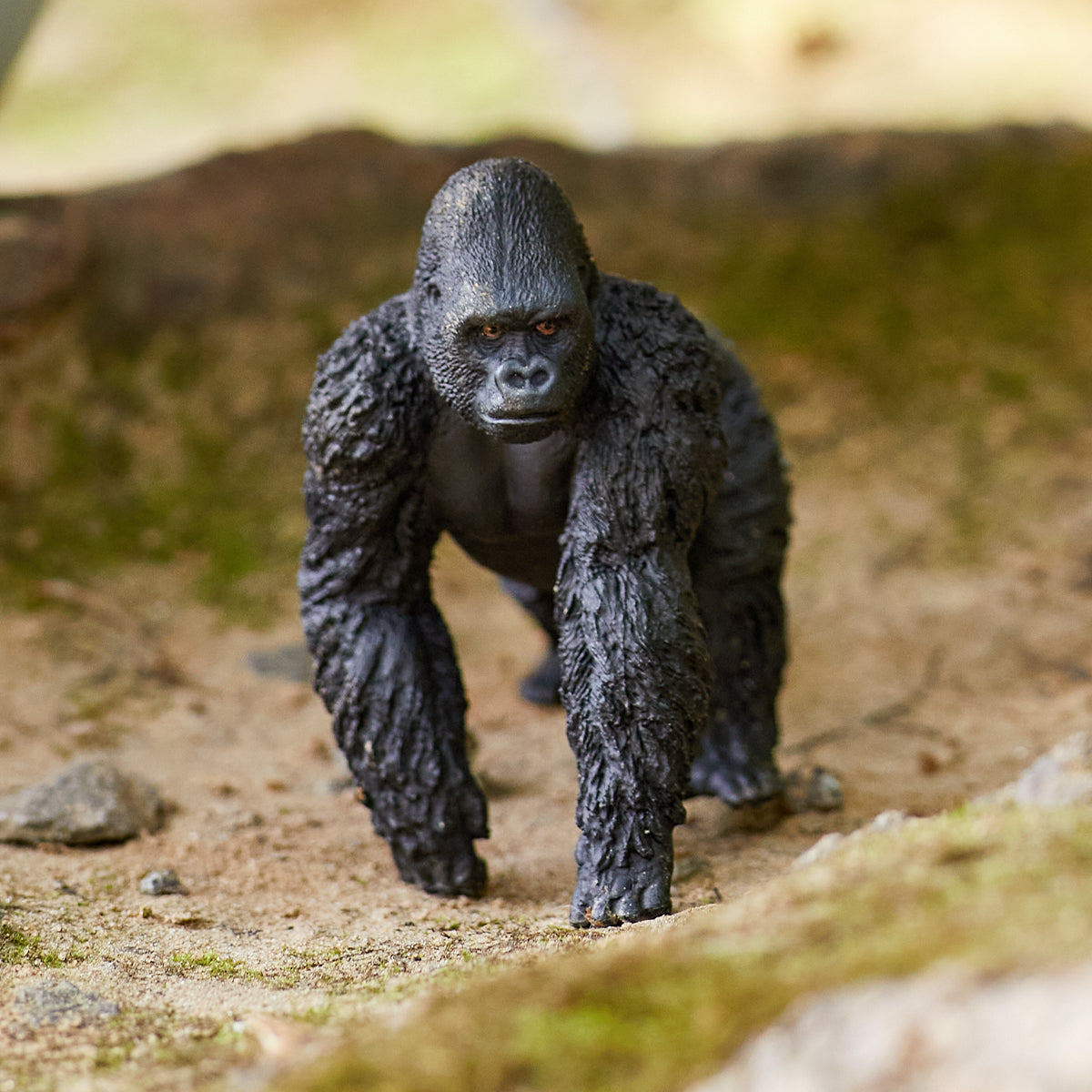 https://cdn.shopify.com/s/files/1/0761/9818/3222/files/Schleich_Lifestyle_MaleGorilla_14770_0045_1200x1200_3134e62e-e324-4cd3-be03-3c53d410e8be.jpg?v=1695906965