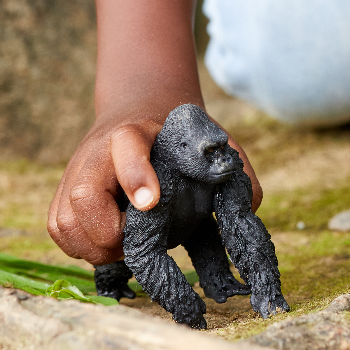 https://cdn.shopify.com/s/files/1/0761/9818/3222/files/Schleich_Lifestyle_MaleGorilla_14770_0071_1200x1200_bdffdba9-57c3-4be9-a446-a57b7fd11683.jpg?v=1695906965