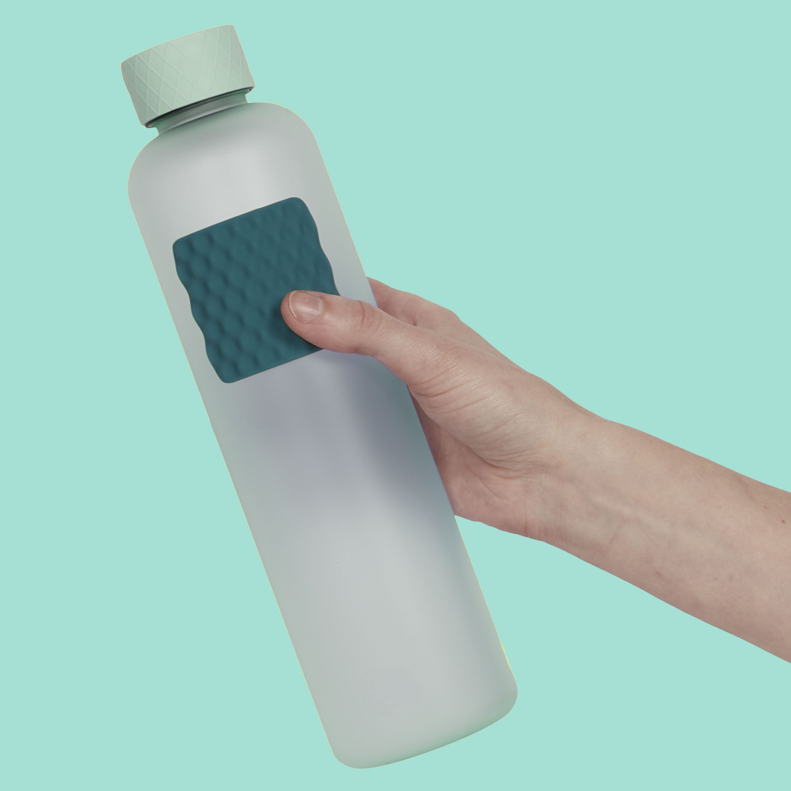 https://cdn.shopify.com/s/files/1/0756/6183/6582/files/SlabsSquareMeshGreen_Bottle2.jpg?v=1767716639