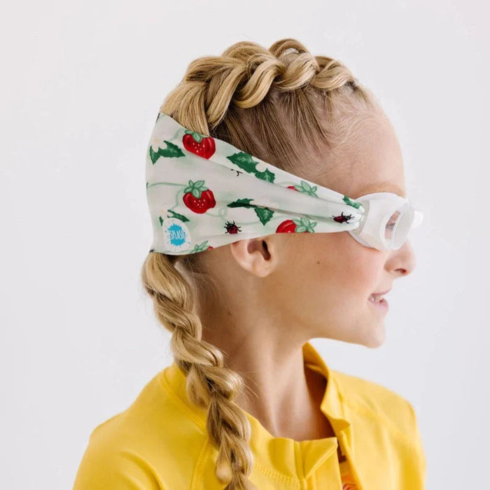 https://cdn.shopify.com/s/files/1/0682/2661/3385/files/Splash-Swim-Goggles-Strawberry-Fields-2.webp?v=1764106654