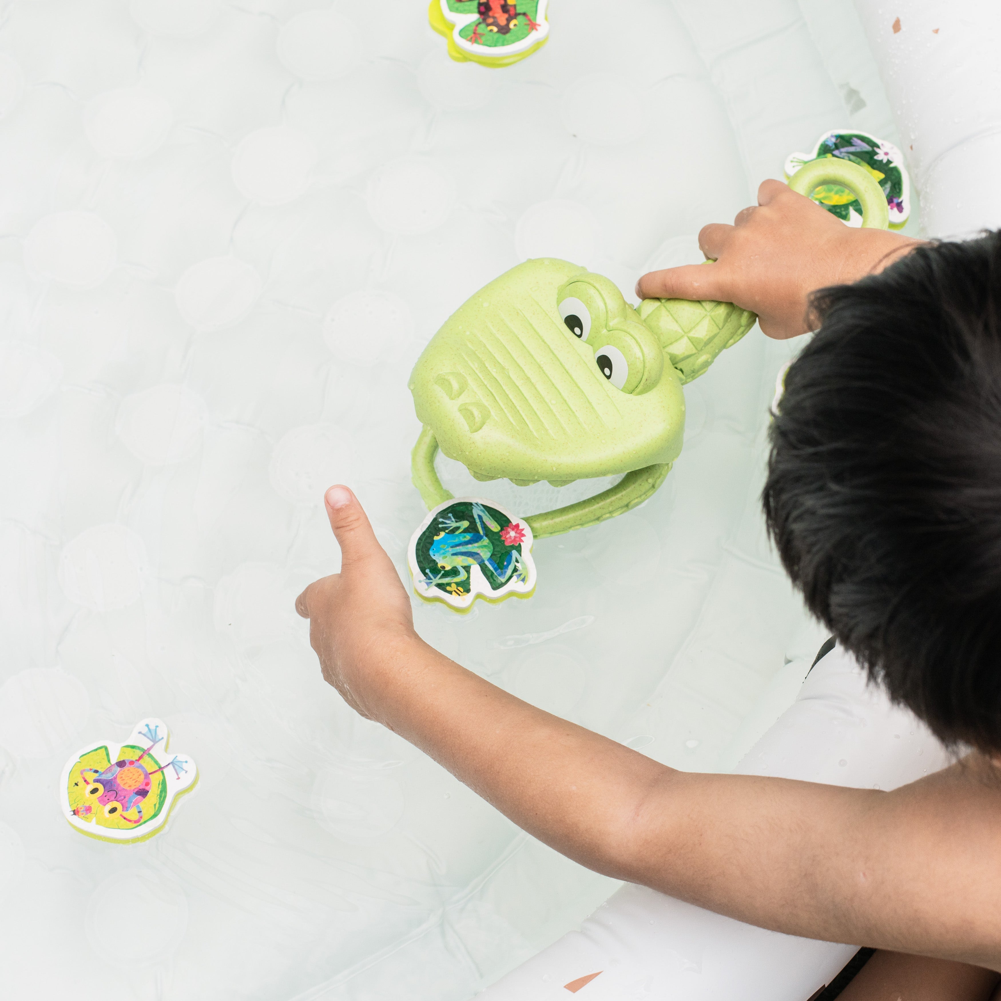 Tiger Tribe Croc Chasey Catch a Frog Bath Toy