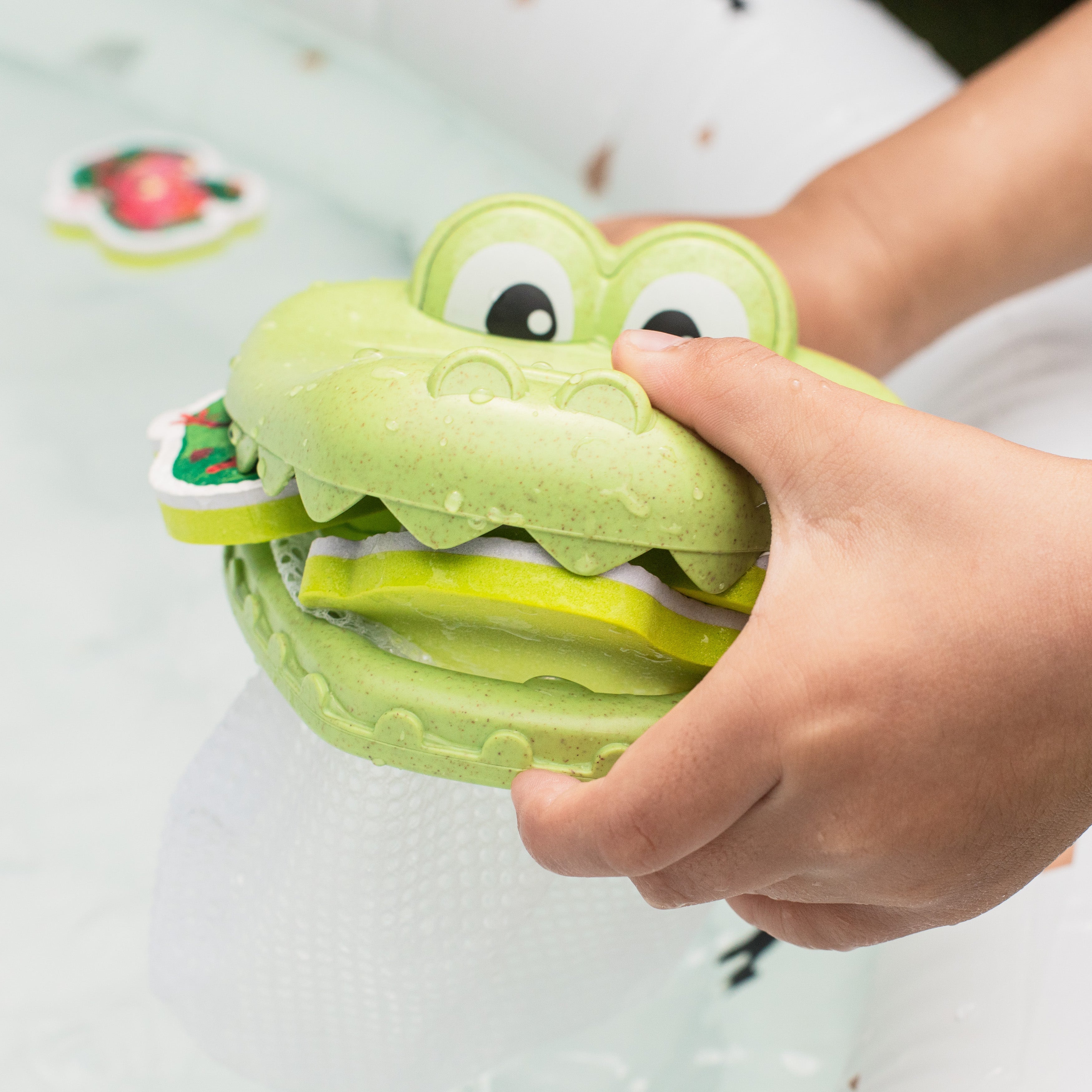 Tiger Tribe Croc Chasey Catch a Frog Bath Toy