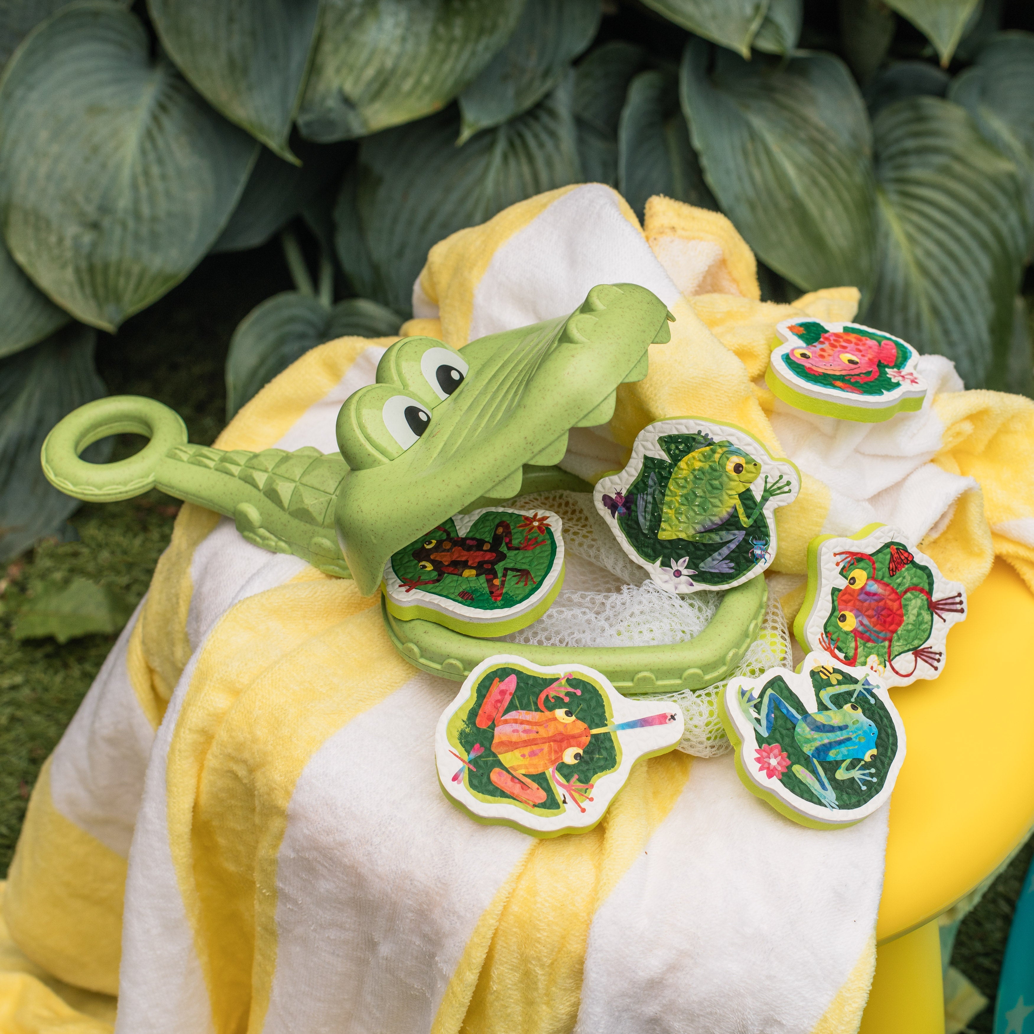 Tiger Tribe Croc Chasey Catch a Frog Bath Toy