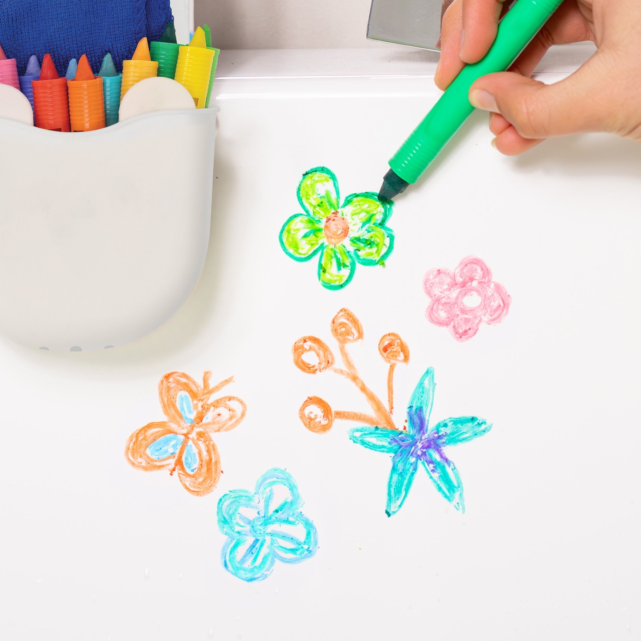 Tiger Tribe Bath Crayon Station Rainbow Splash 12-Piece Set