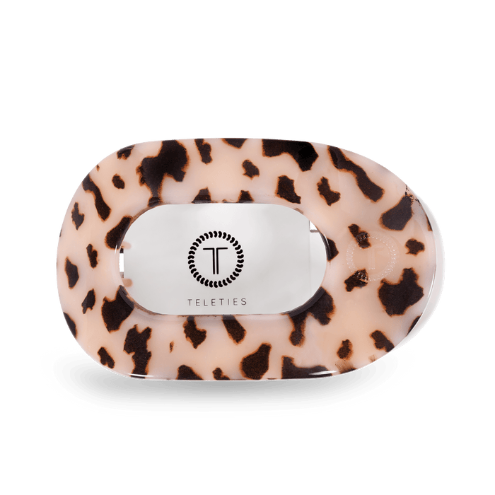 https://cdn.shopify.com/s/files/1/0065/8459/8593/products/blonde-tortoise-large-flat-round-clip-large-hair-clip-908251.png?v=1707232704