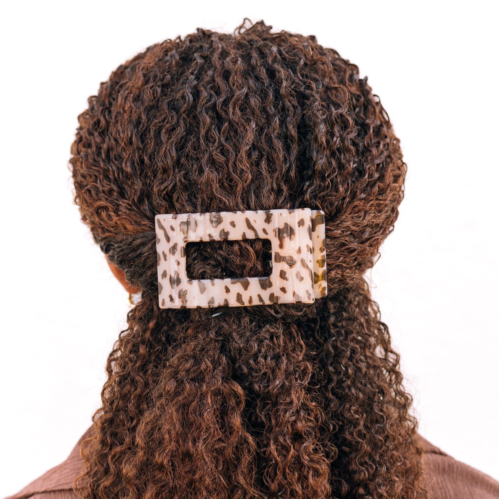 https://cdn.shopify.com/s/files/1/0065/8459/8593/files/blonde-tortoise-medium-flat-rectangle-hair-clip-hair-clips-487120.jpg?v=1750208352