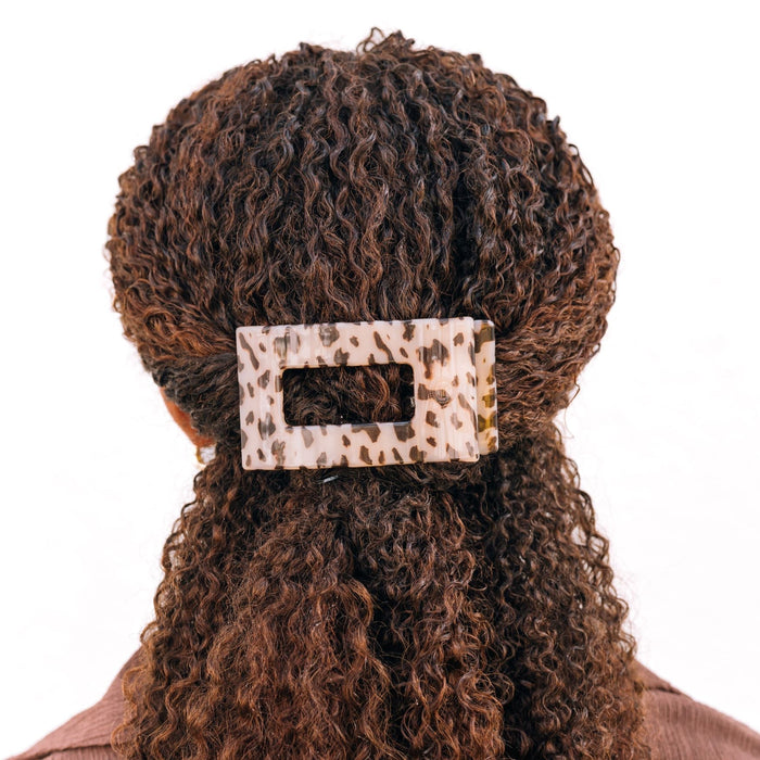 https://cdn.shopify.com/s/files/1/0065/8459/8593/files/blonde-tortoise-medium-flat-rectangle-hair-clip-hair-clips-487120.jpg?v=1750208352