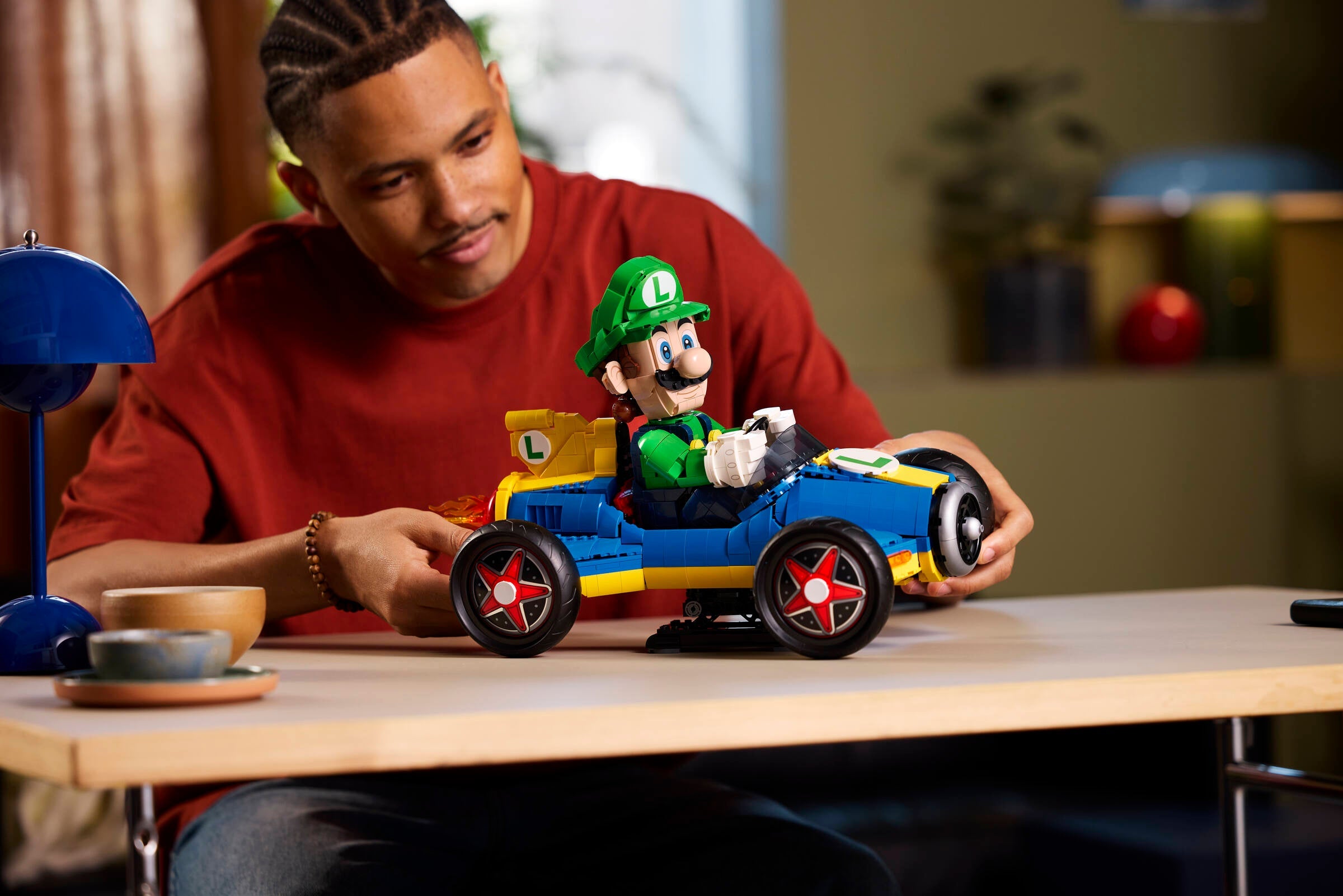 https://www.lego.com/cdn/cs/set/assets/blt311f1fe5986bf7f7/blt7845f046767b6876-72050_Lifestyle_Build_08.jpg