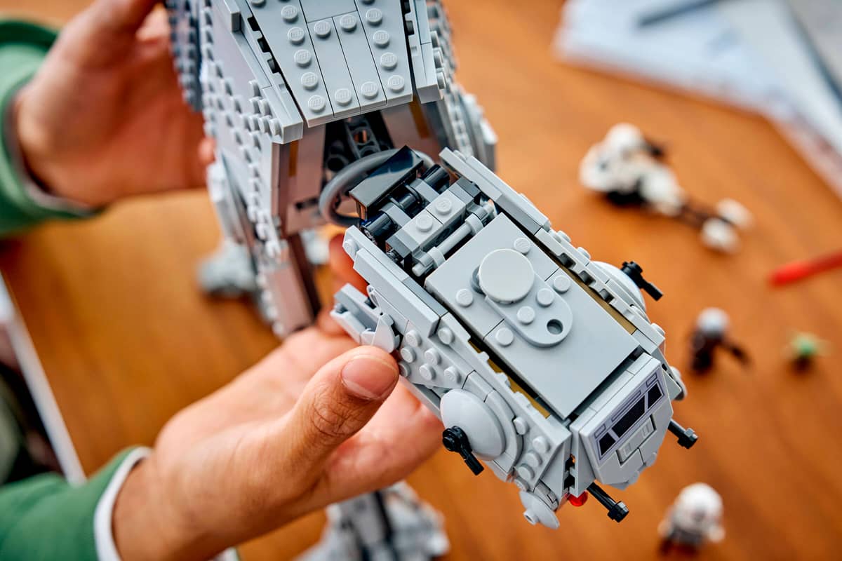 Imperial Remnant AT-AT™ with INT-4 LEGO Star Wars Set
