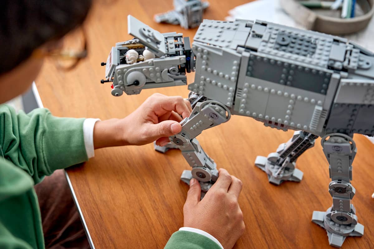 Imperial Remnant AT-AT™ with INT-4 LEGO Star Wars Set