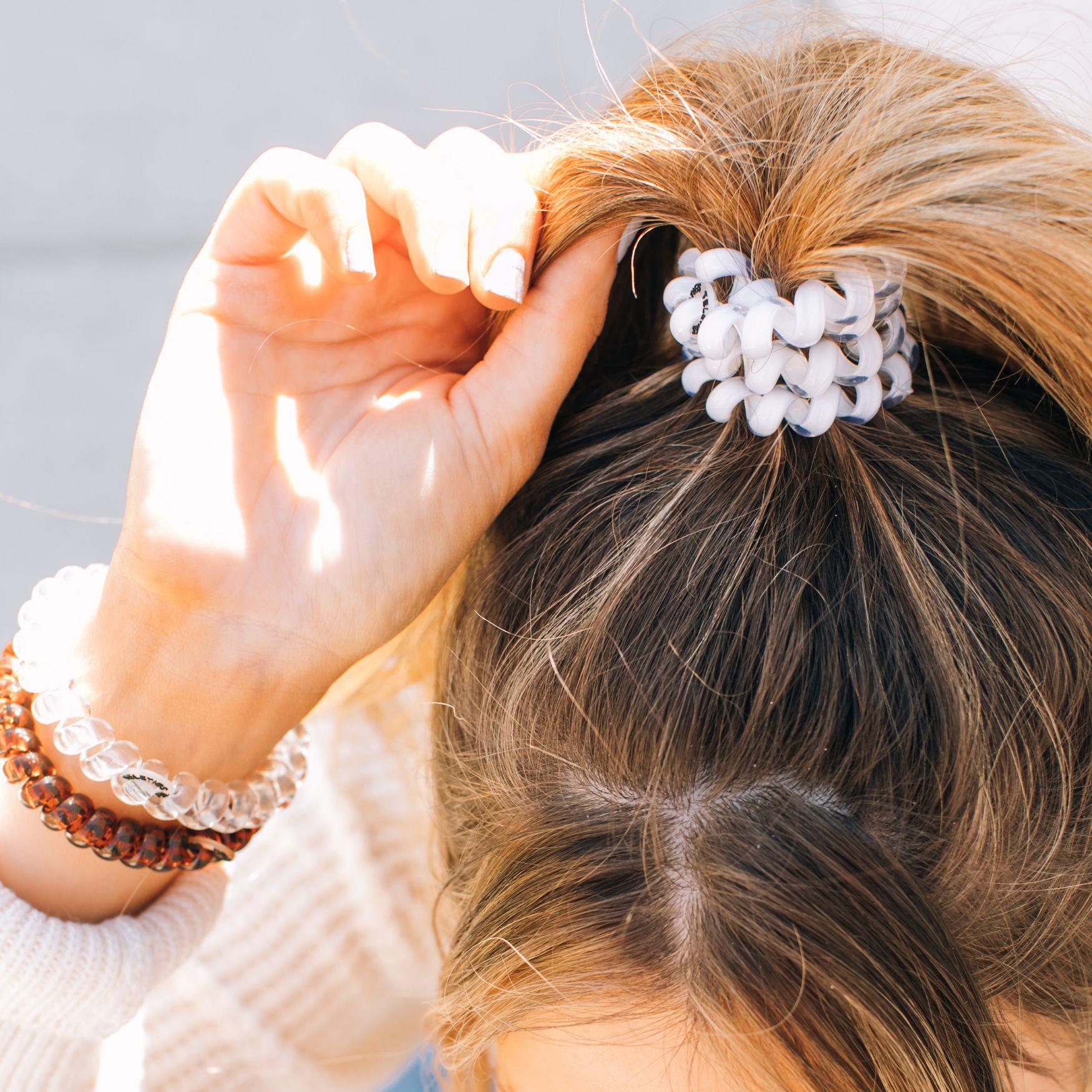 https://cdn.shopify.com/s/files/1/0065/8459/8593/files/coconut-white-large-hair-ties-hair-ties-827919.jpg?v=1747771553