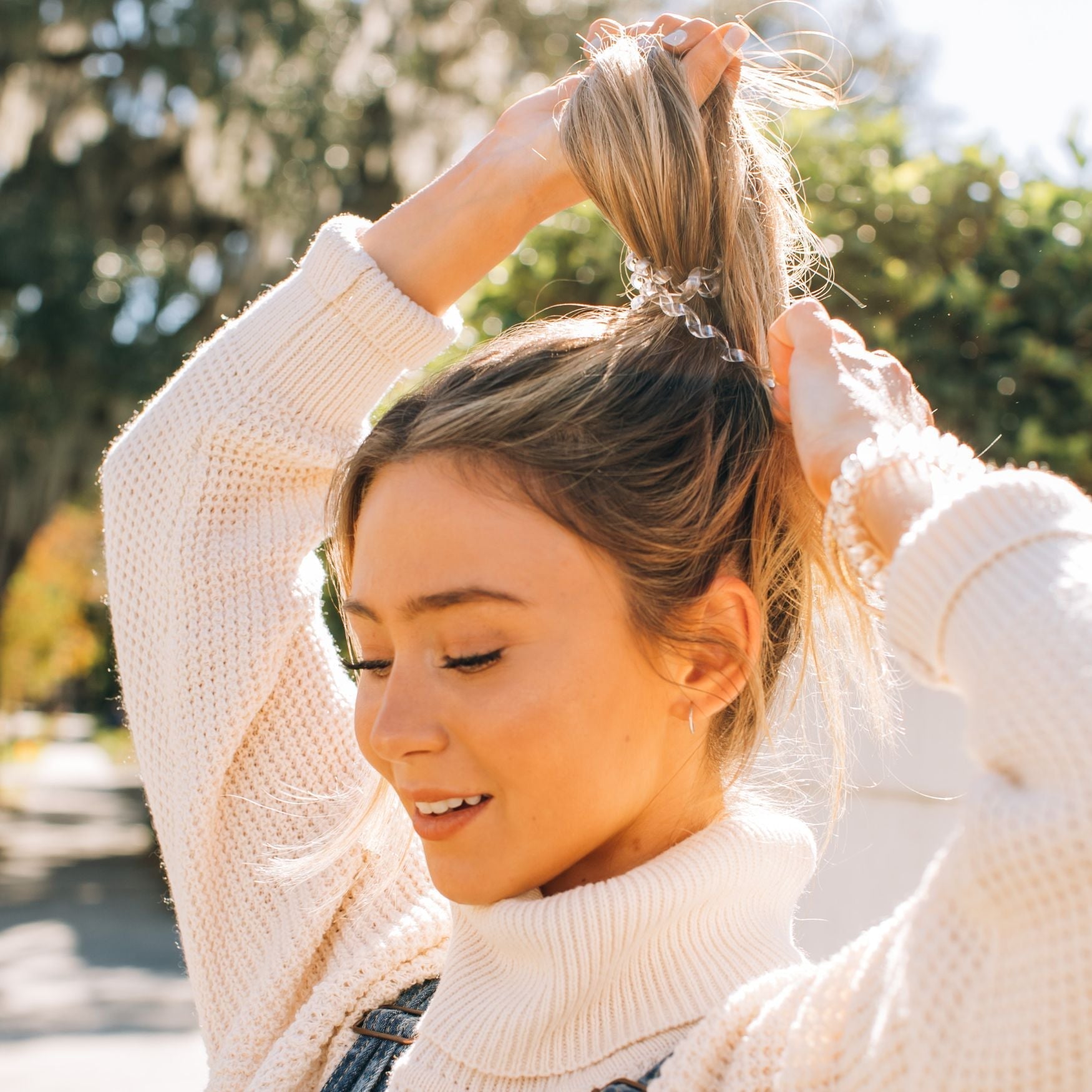 https://cdn.shopify.com/s/files/1/0065/8459/8593/files/crystal-clear-large-hair-ties-hair-ties-306803.jpg?v=1747771554