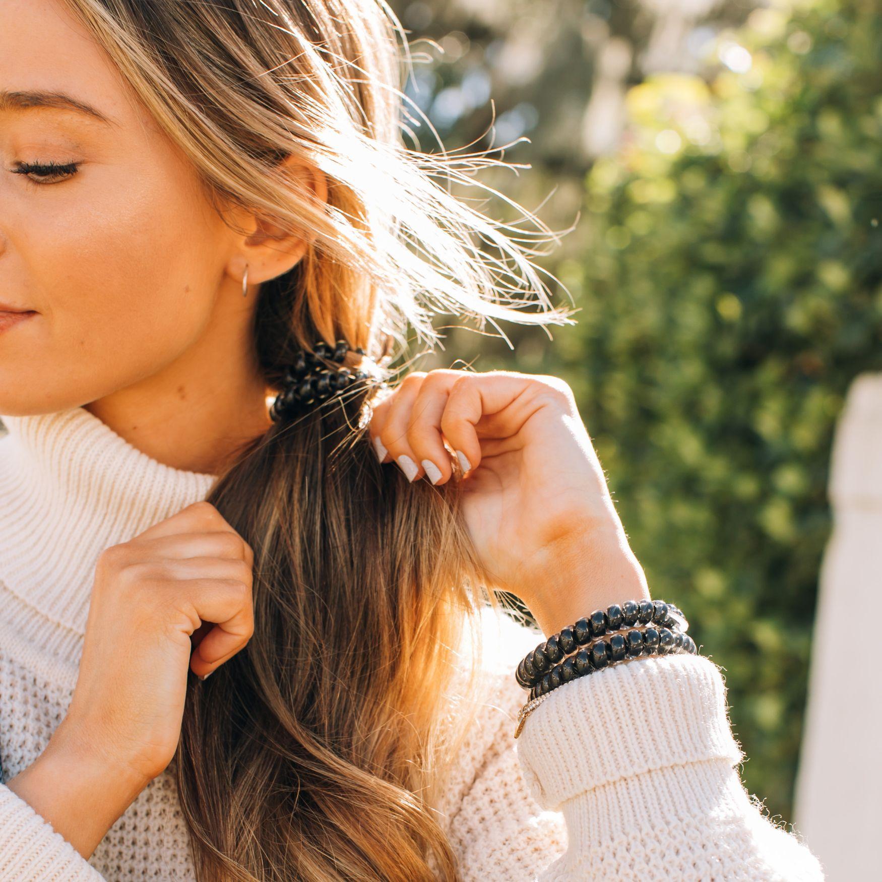 https://cdn.shopify.com/s/files/1/0065/8459/8593/files/jet-black-large-hair-ties-hair-ties-533794.jpg?v=1763738368