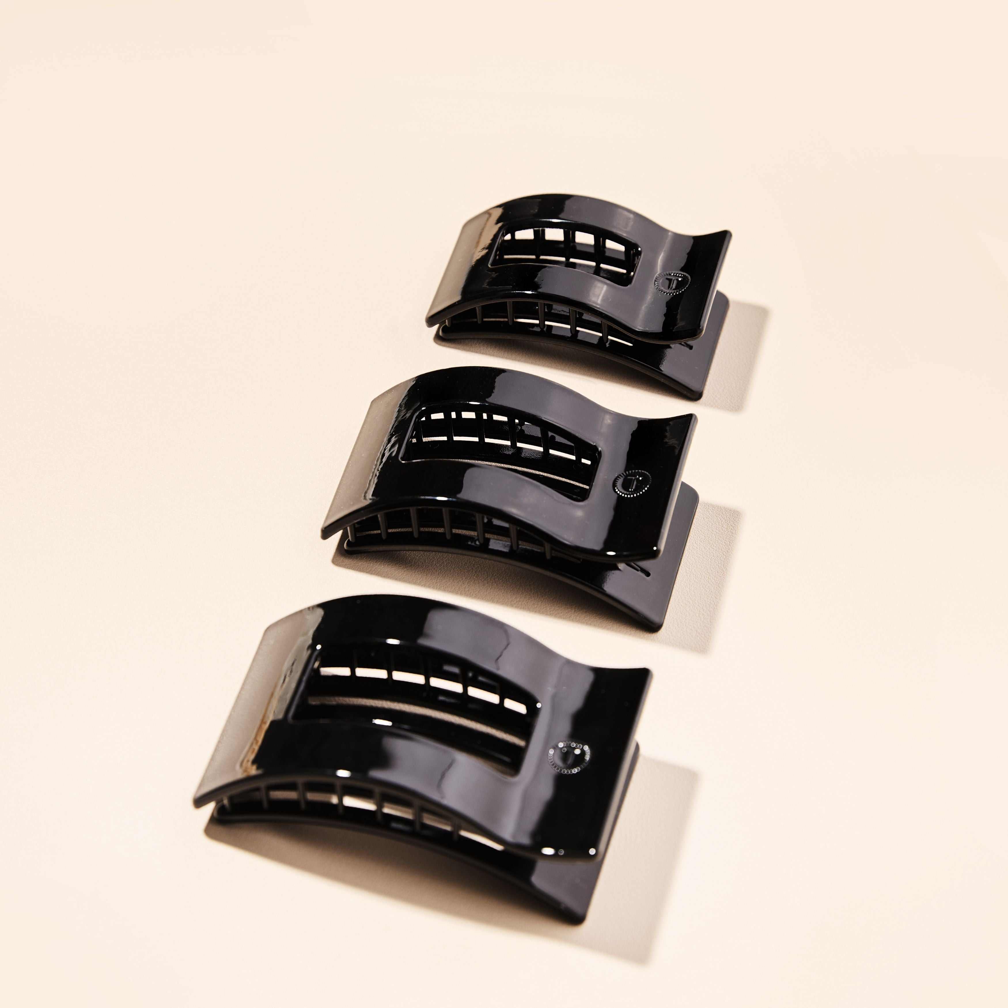 https://cdn.shopify.com/s/files/1/0065/8459/8593/files/jet-black-small-flat-rectangle-hair-clip-hair-clips-479389.jpg?v=1750208341