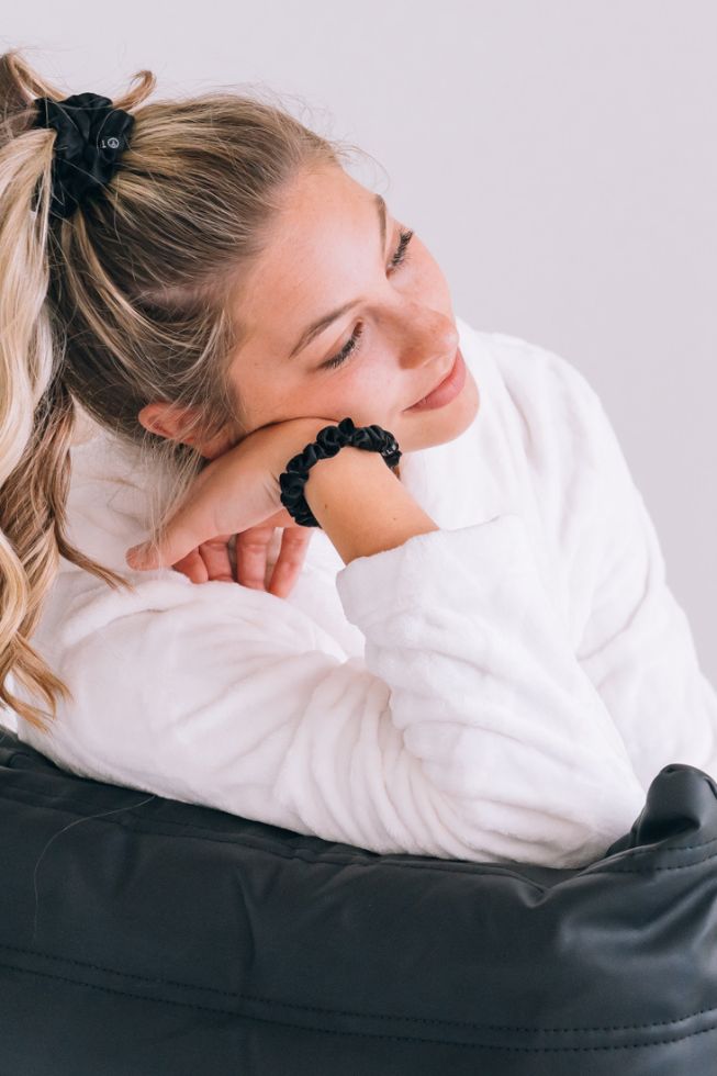 https://cdn.shopify.com/s/files/1/0065/8459/8593/products/jet-black-small-scrunchie-small-scrunchie-648022.jpg?v=1716388021