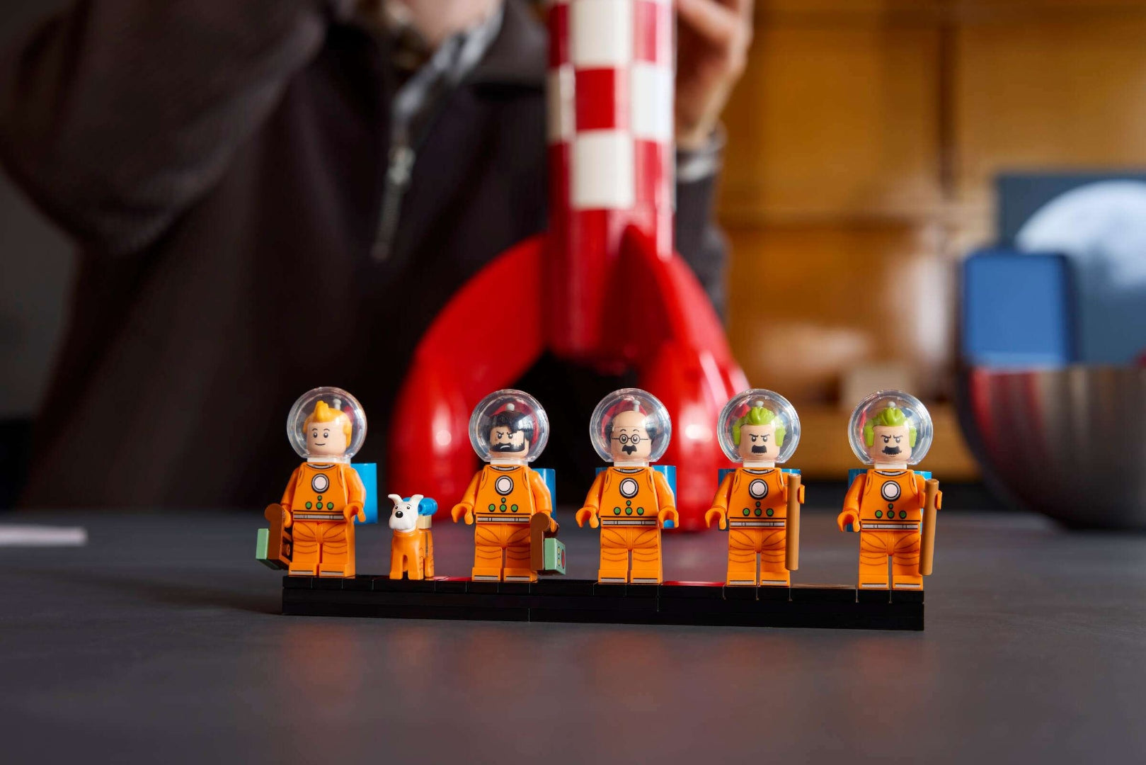 https://cdn.shopify.com/s/files/1/0240/2713/6052/files/lego-tintin-moon-rocket-minifigures.jpg?v=1775803211