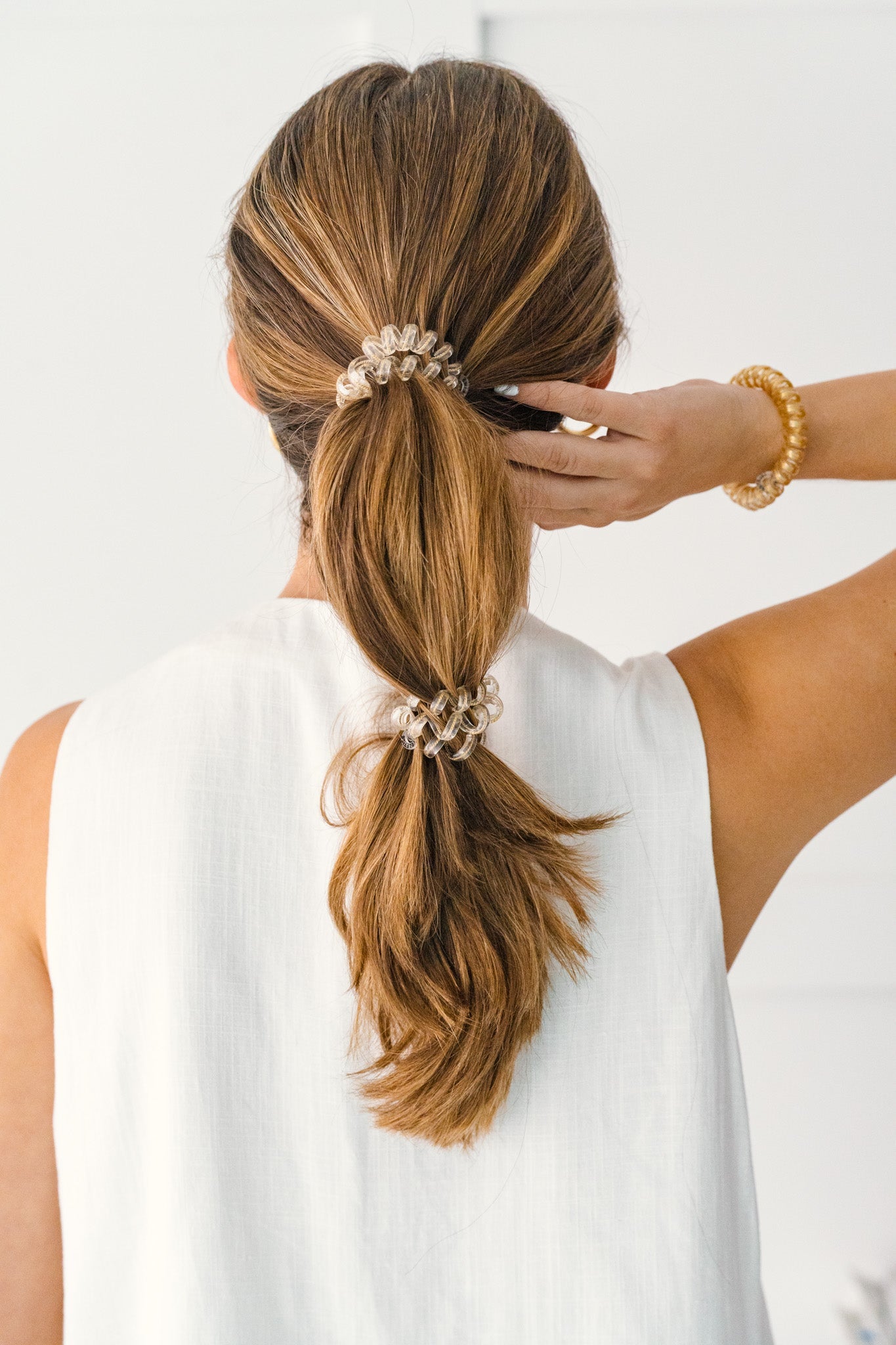 https://cdn.shopify.com/s/files/1/0065/8459/8593/files/luxury-living-large-hair-ties-large-999849.jpg?v=1739307072