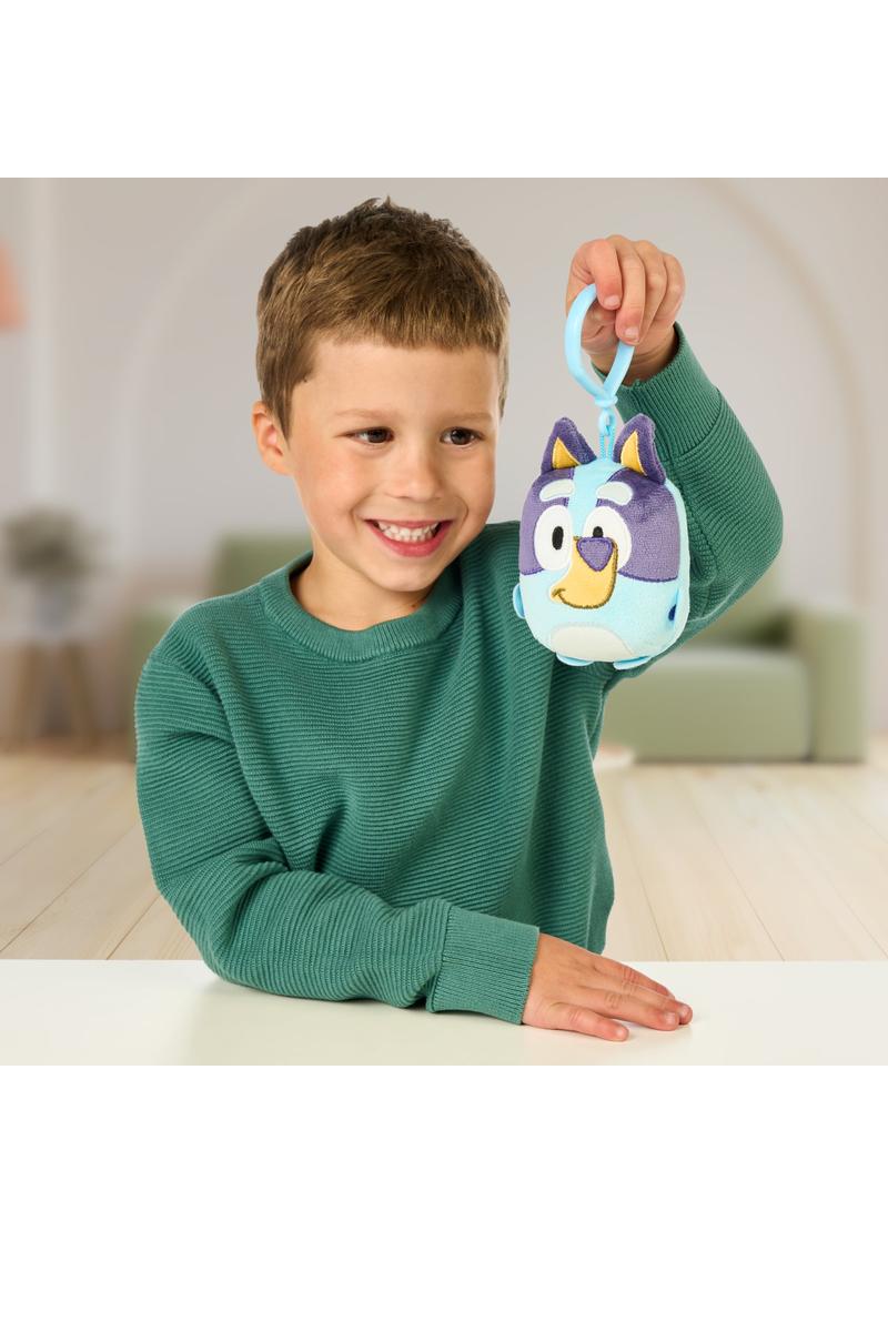 https://license-2-play.com/wholesale-toys/_admin/images/medium/med_18038_BLUEY_S10_MINI_PLUSH_BLUEY_LIFESTYLE_1x1_BG_01-min.jpg