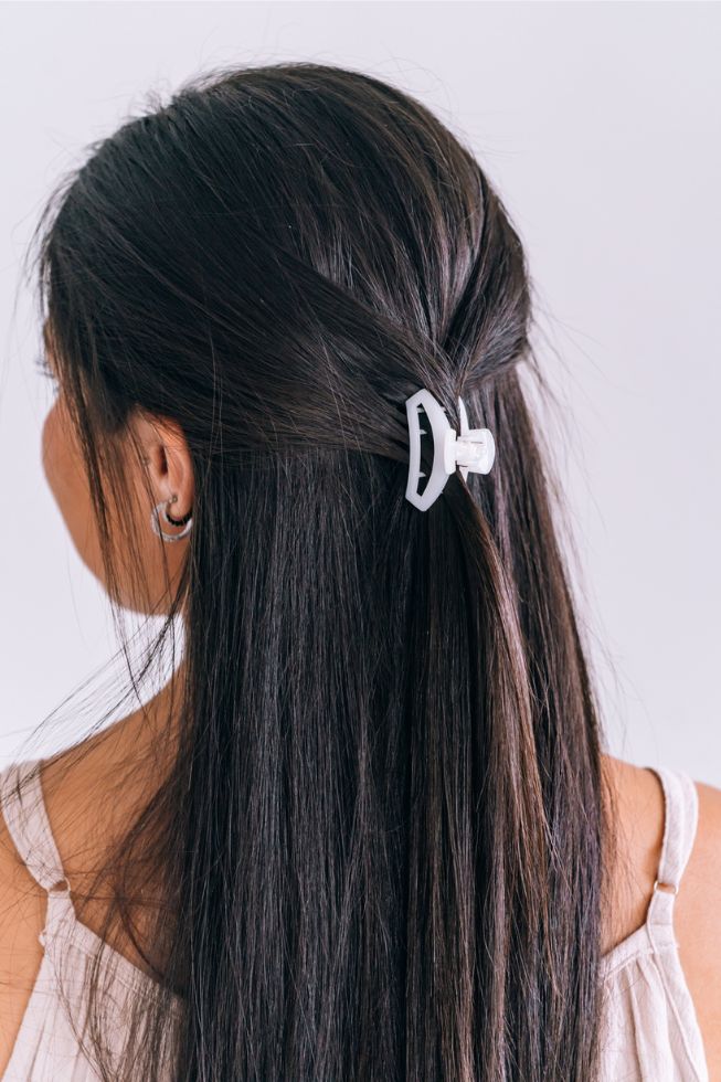 https://cdn.shopify.com/s/files/1/0065/8459/8593/products/open-coconut-white-tiny-hair-clip-tiny-hair-clip-691806.jpg?v=1686691303