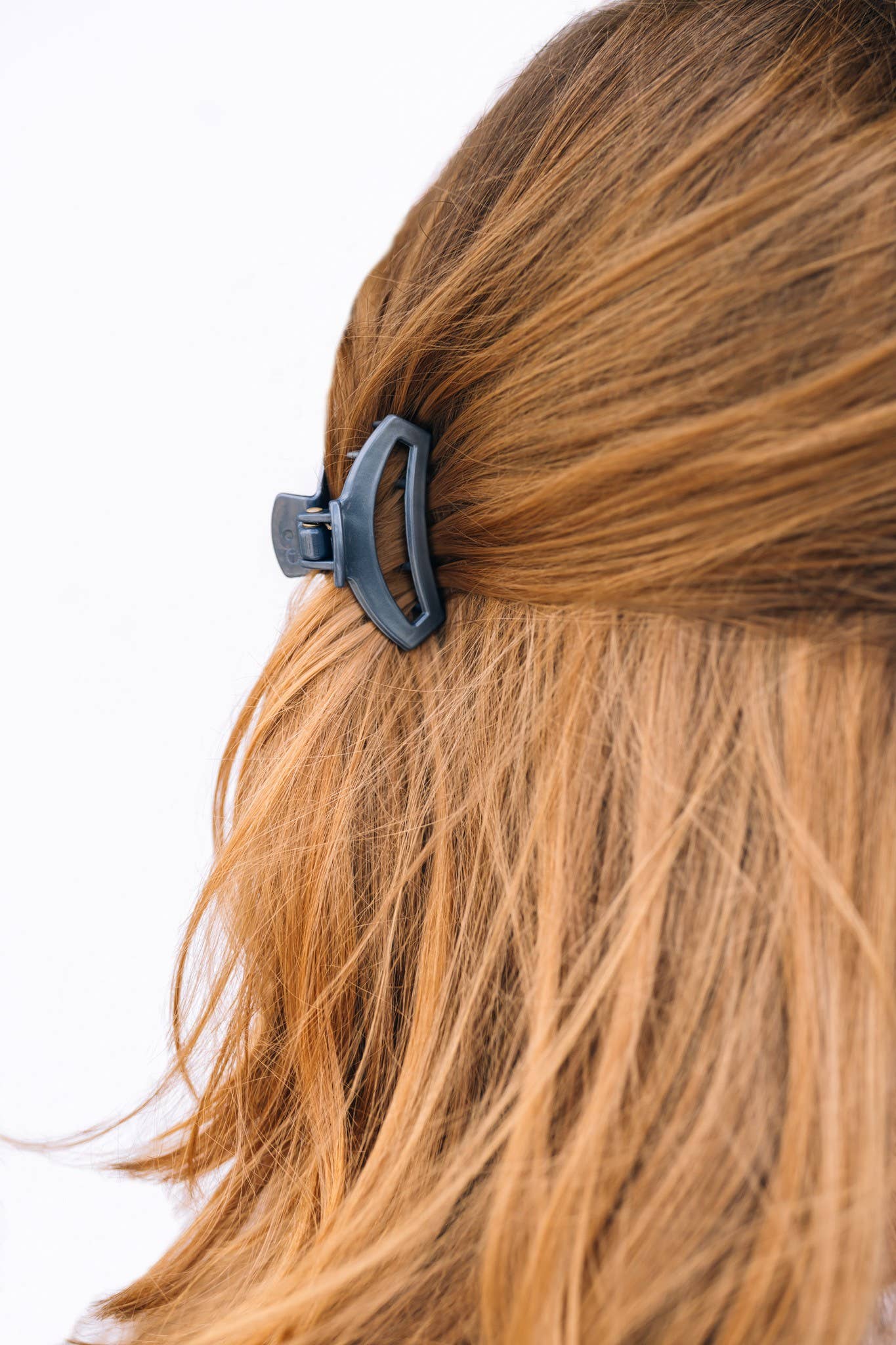 https://cdn.shopify.com/s/files/1/0615/8909/4575/files/open-hampton-bay-tiny-hair-clip-8098062.jpg?v=1765079239