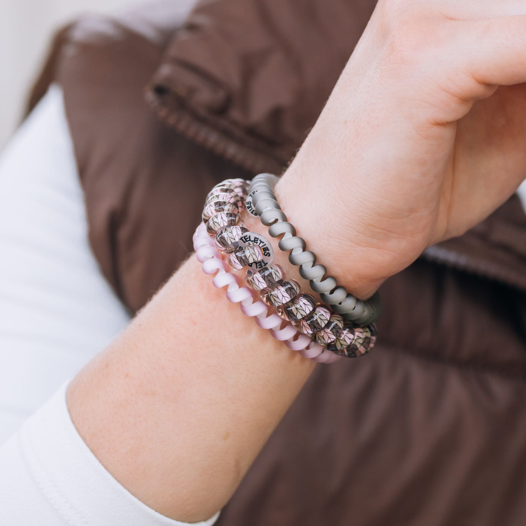 https://cdn.shopify.com/s/files/1/0065/8459/8593/files/sage-it-aint-so-large-hair-ties-hair-ties-6491793.jpg?v=1752708677